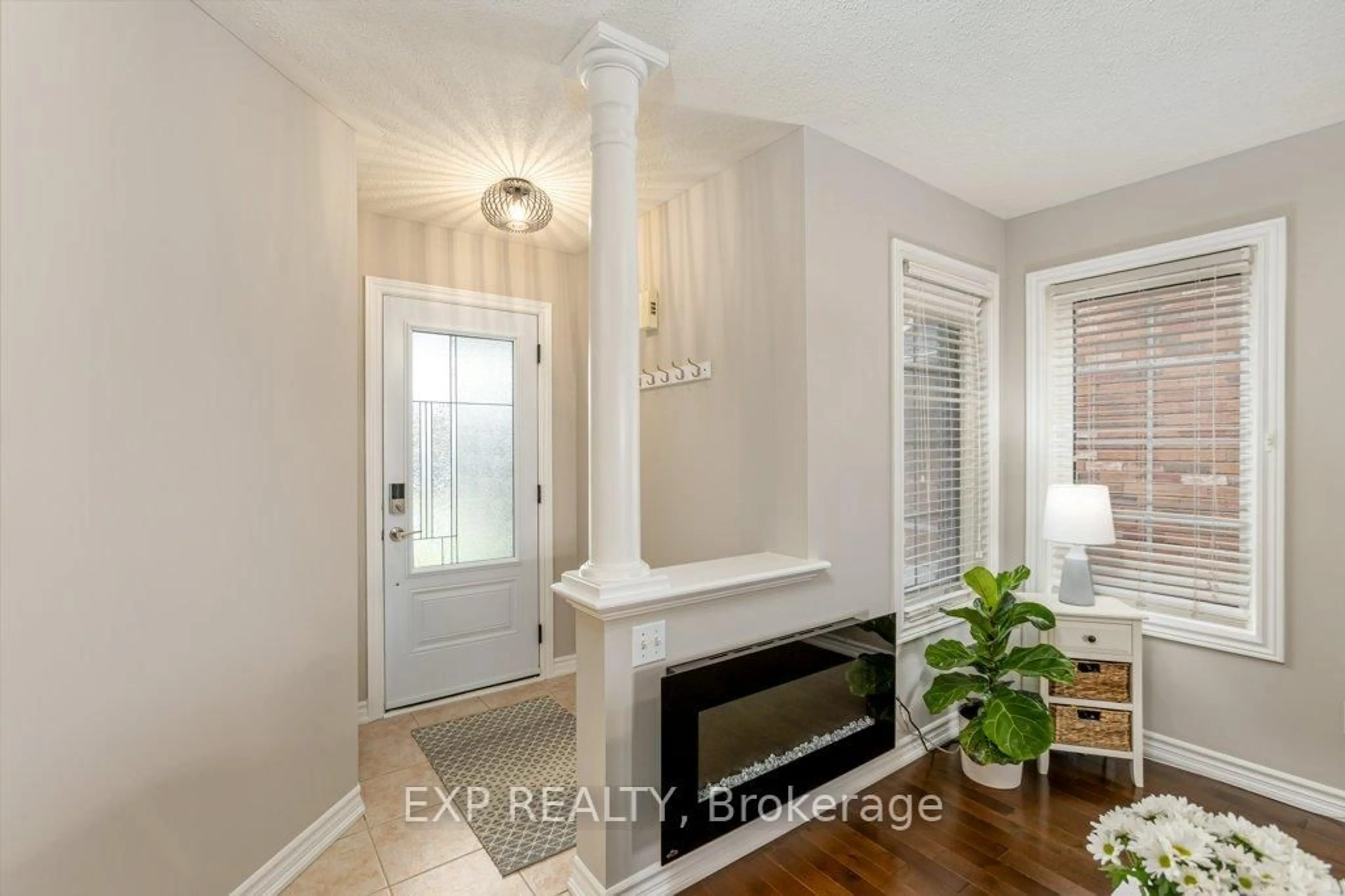 Indoor entryway for 20 Scepter Pl, Whitby Ontario L1R 3A6