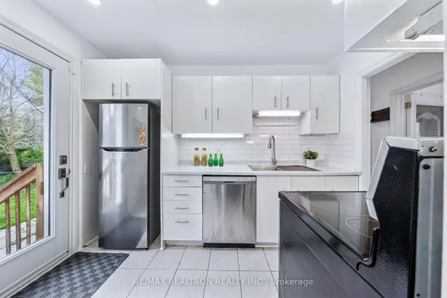 Additional property image - 16 Plaxton Dr