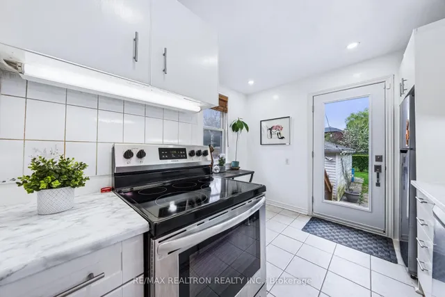 Additional property image - 16 Plaxton Dr