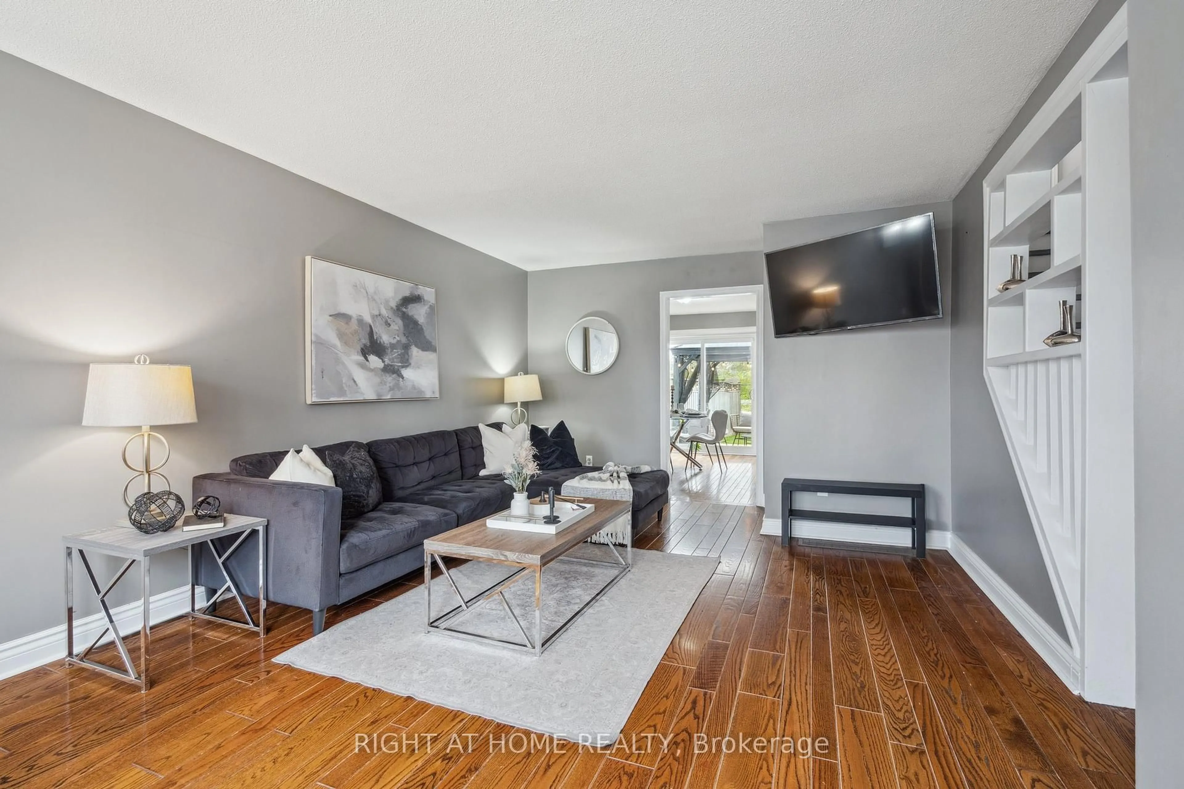 Living room with furniture, wood/laminate floor for 307 Shamrock Crt, Oshawa Ontario L1J 6X9