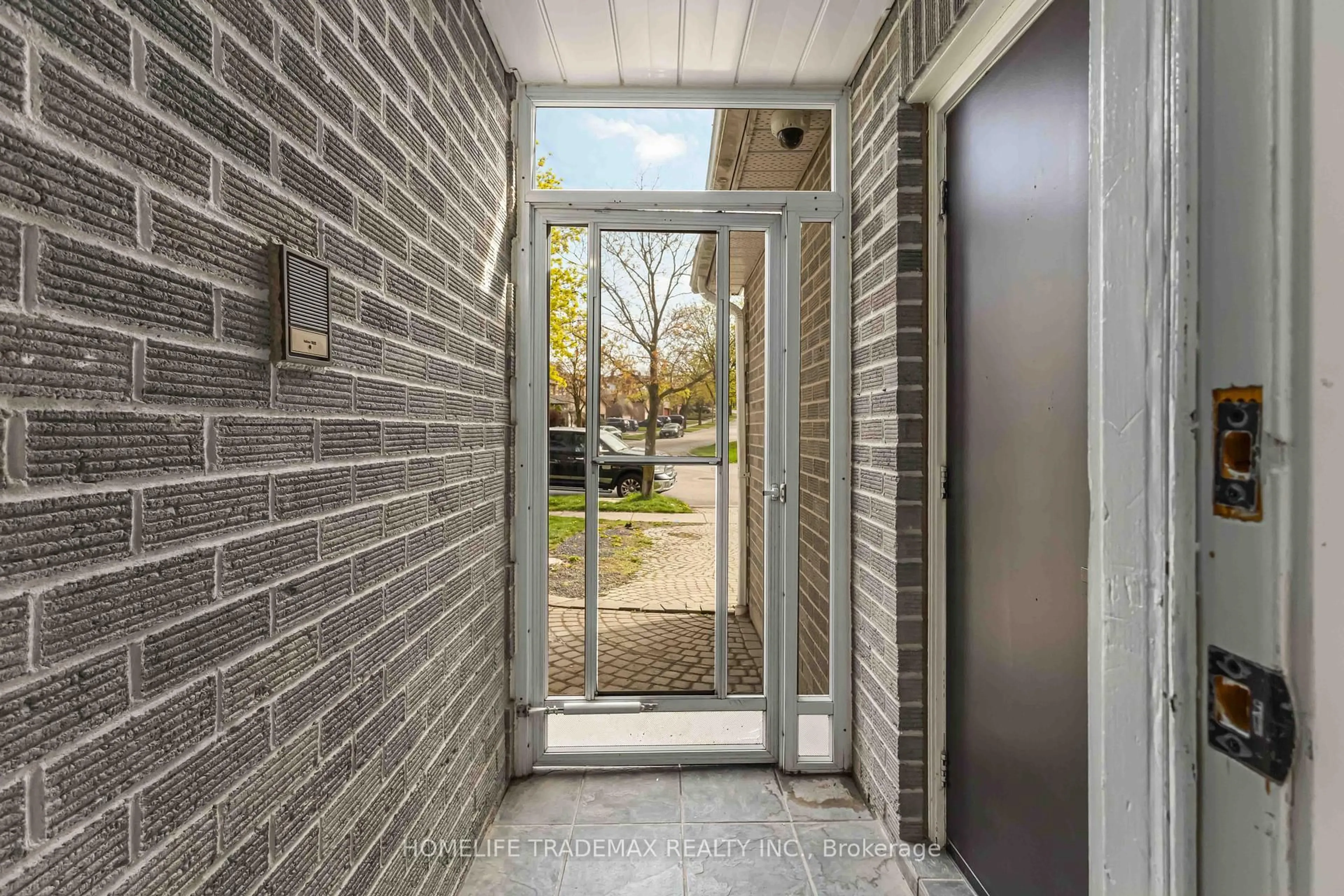 Unknown for 42 Long Dr, Whitby Ontario L1N 8E4