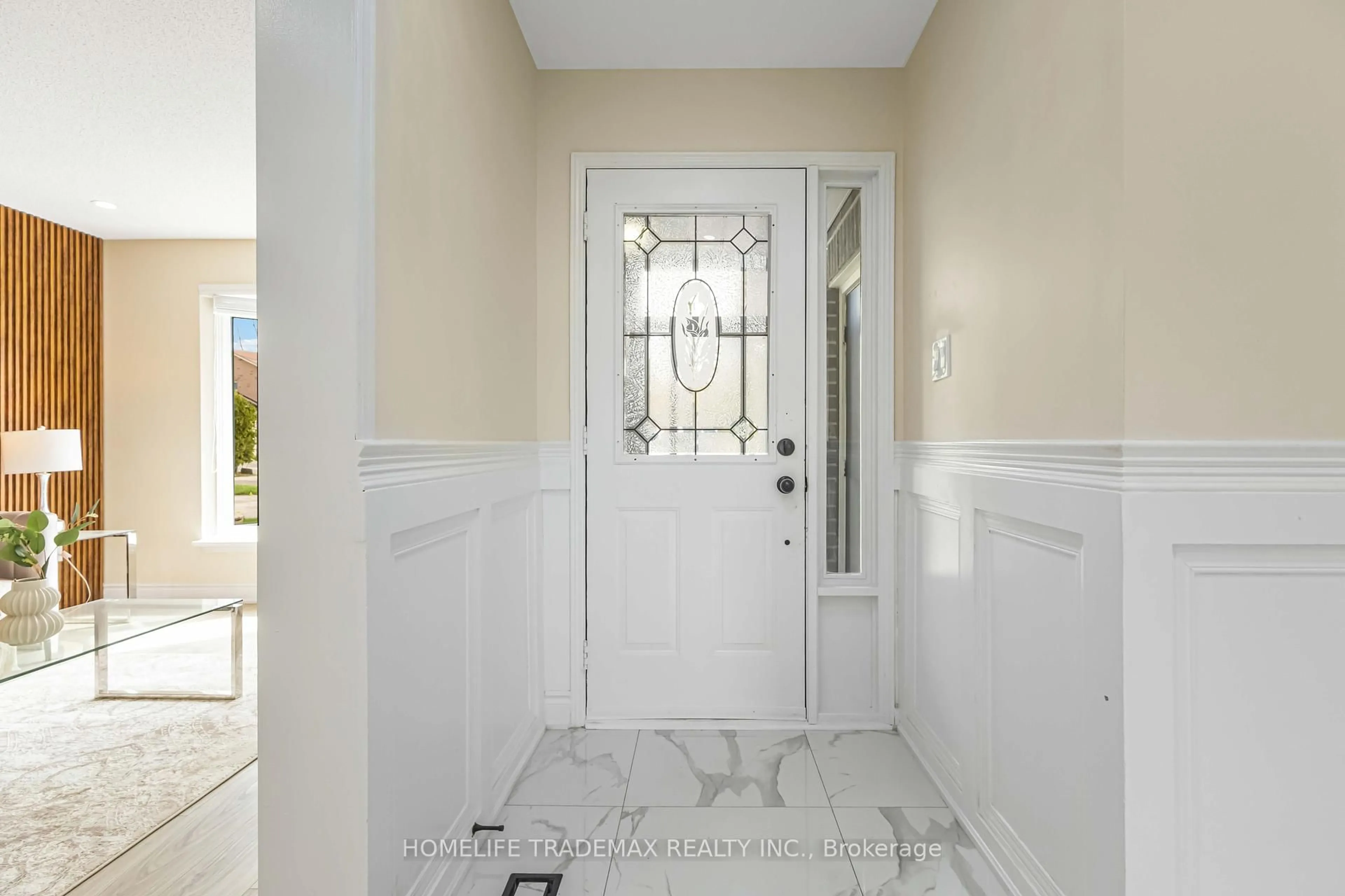 Indoor entryway for 42 Long Dr, Whitby Ontario L1N 8E4