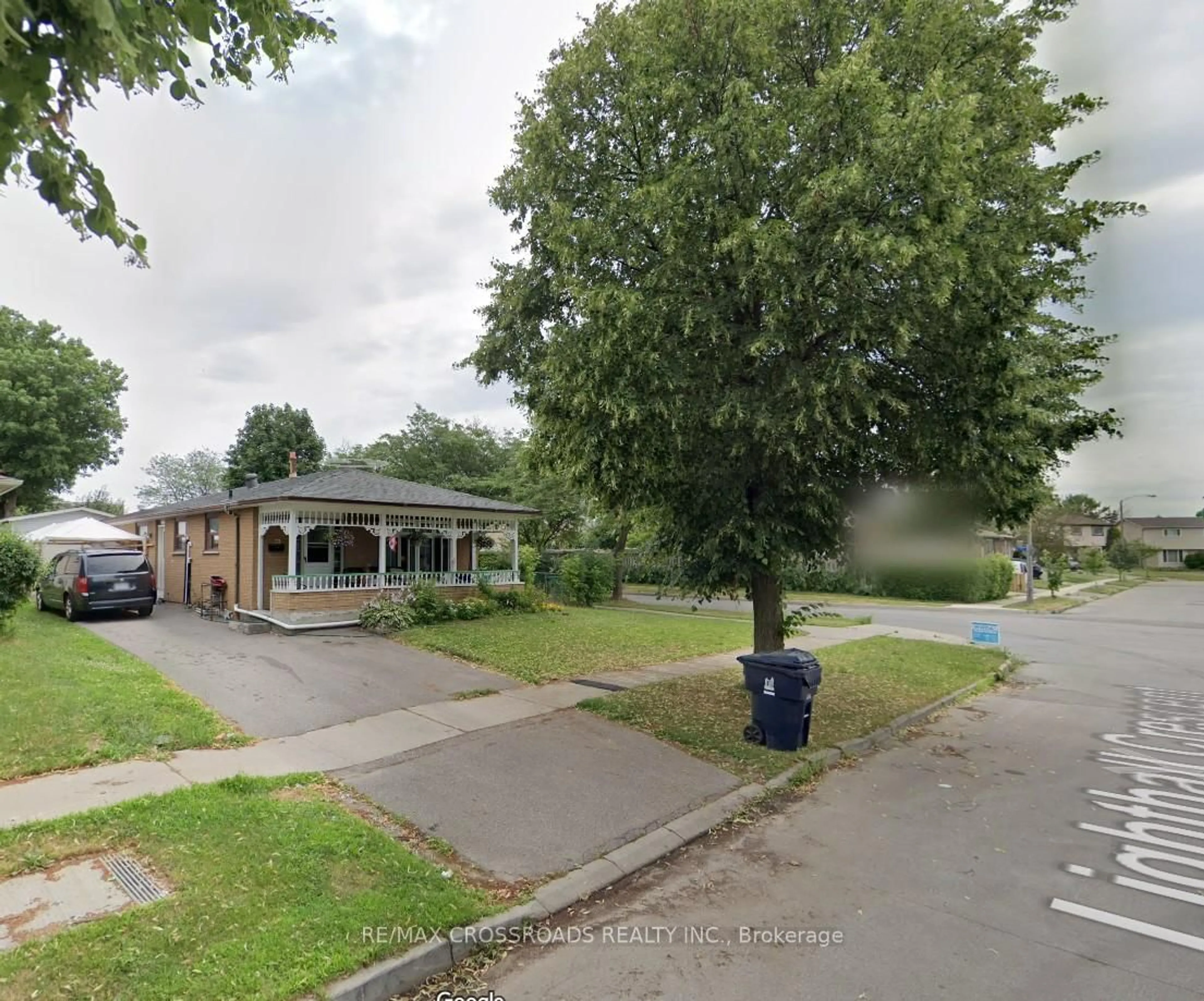A pic from outside/outdoor area/front of a property/back of a property/a pic from drone, street for 32 Lighthall Cres, Toronto Ontario M1B 1V3