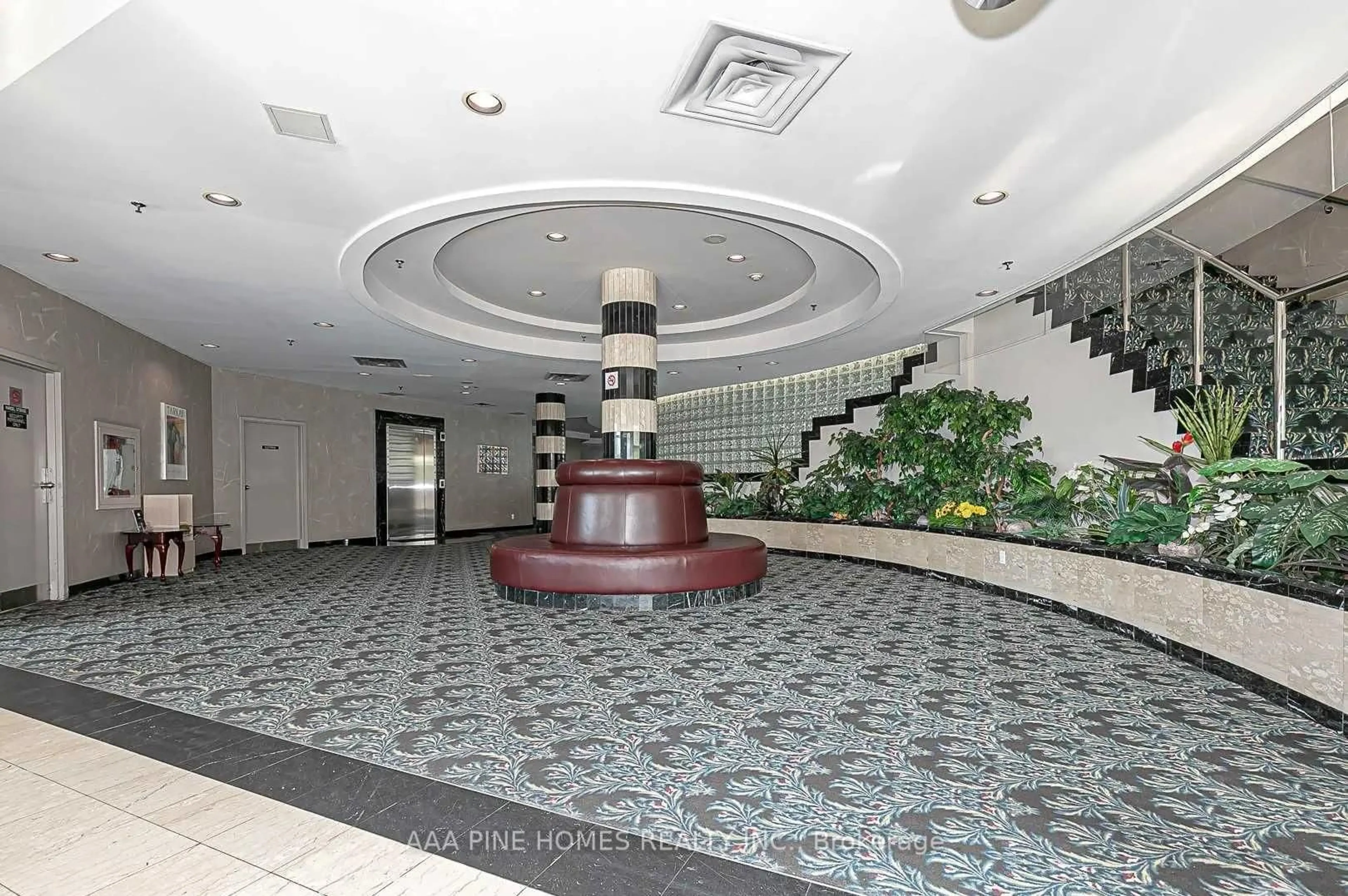 Lobby for 2550 Lawrence Ave #1111, Toronto Ontario M1P 4Z3