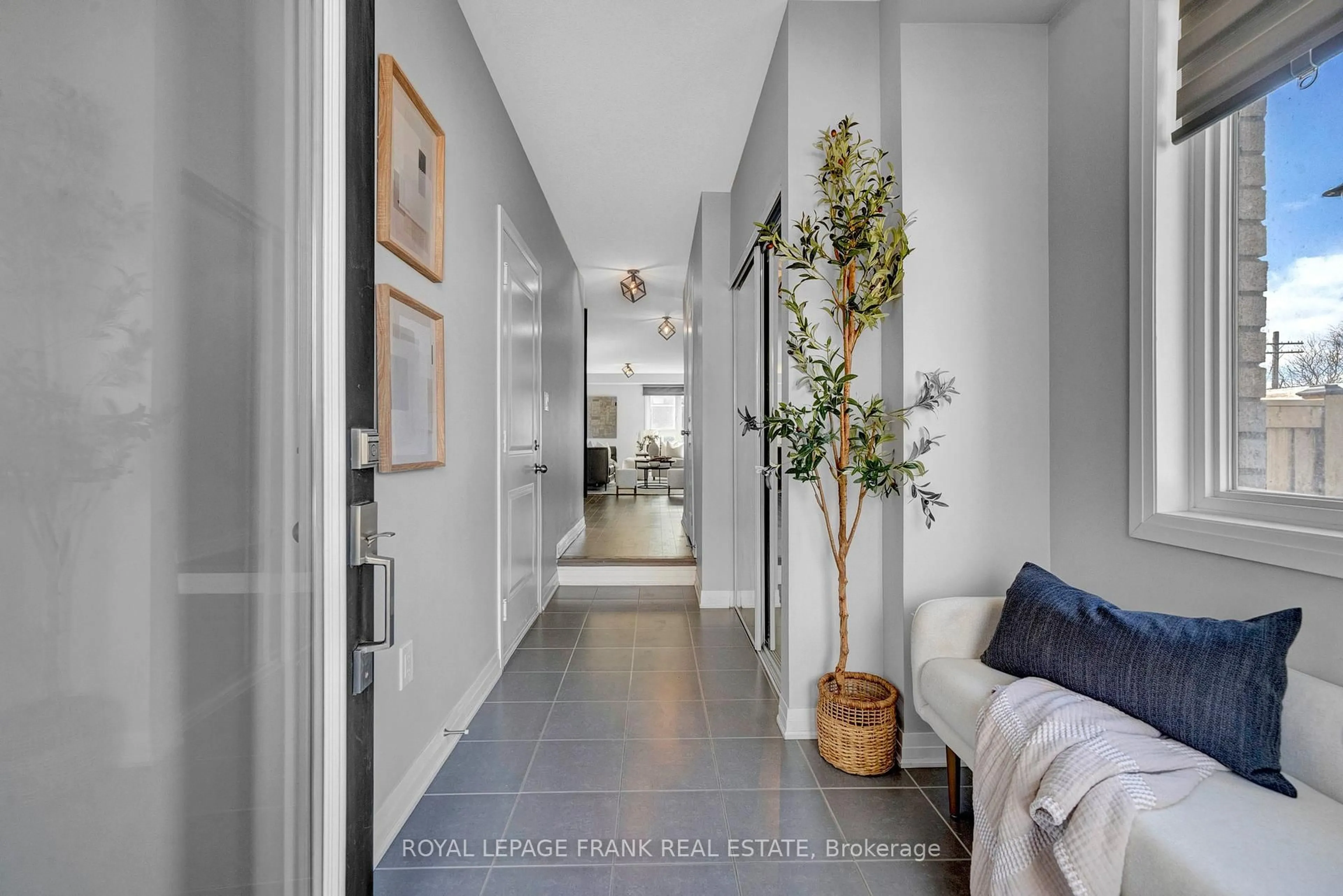 Indoor entryway for 48 Caspian Sq, Clarington Ontario L1C 7G3