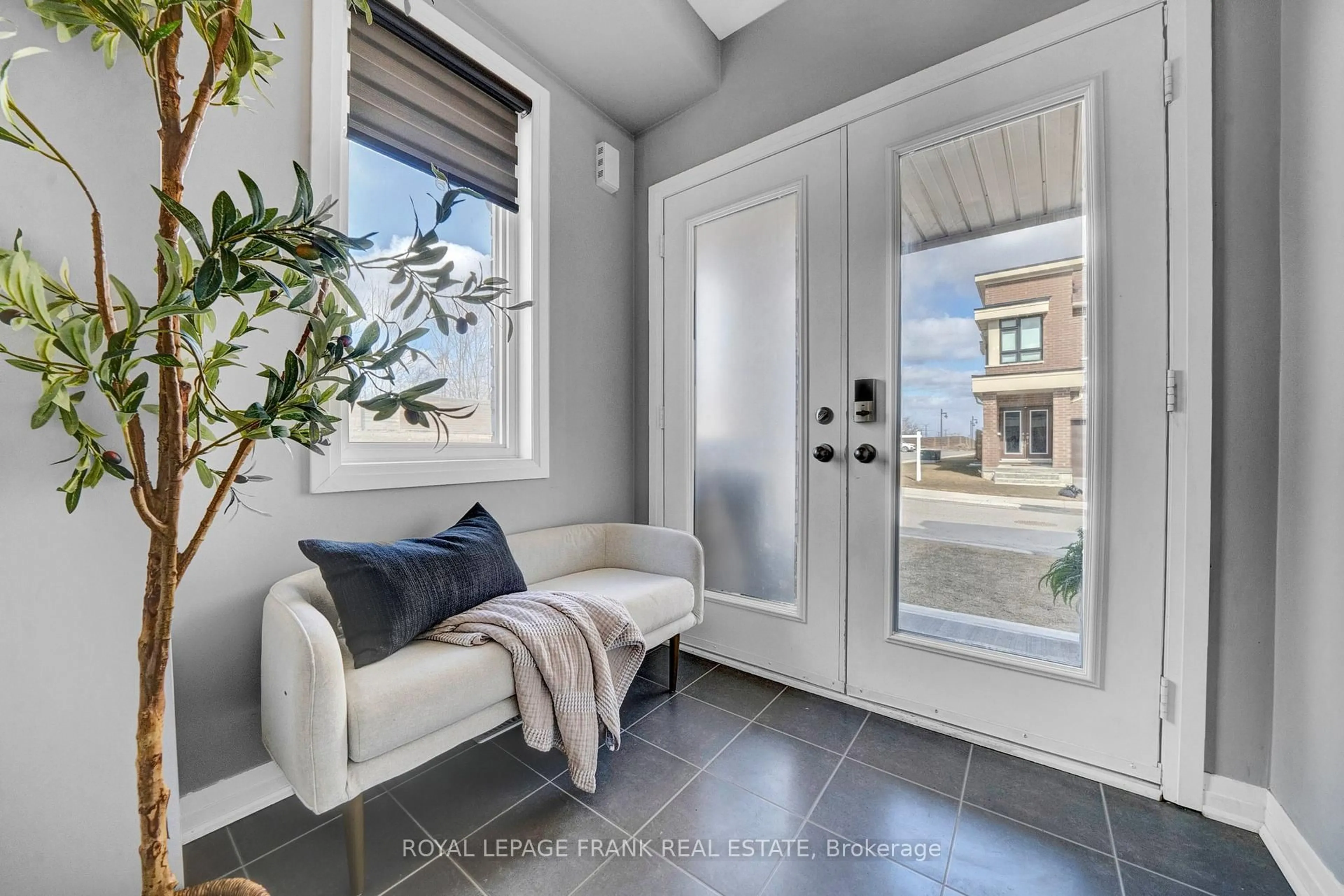 Indoor entryway for 48 Caspian Sq, Clarington Ontario L1C 7G3