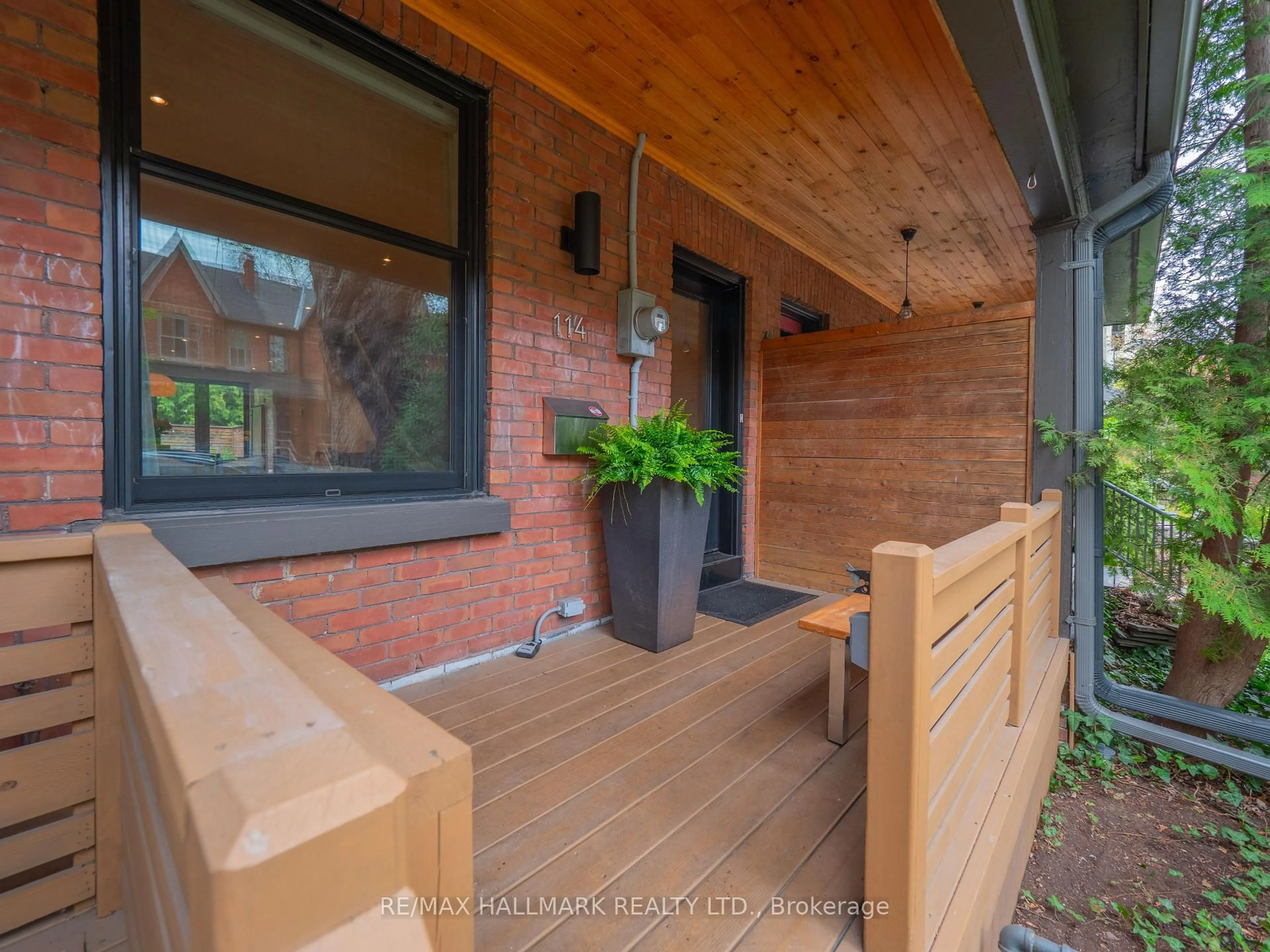 Indoor entryway for 114 Victor Ave, Toronto Ontario M4K 1A8