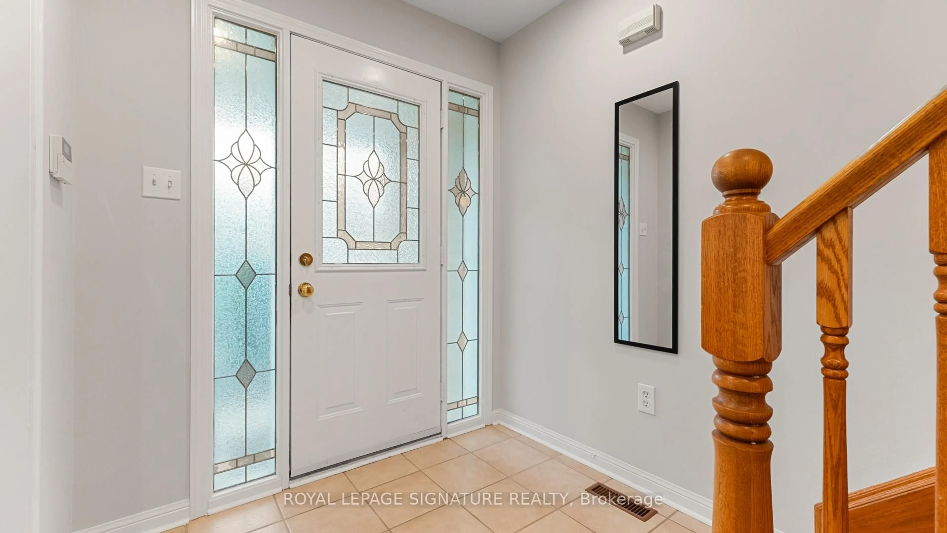 Indoor entryway for 5 Knotwood Cres, Toronto Ontario M1X 1V6