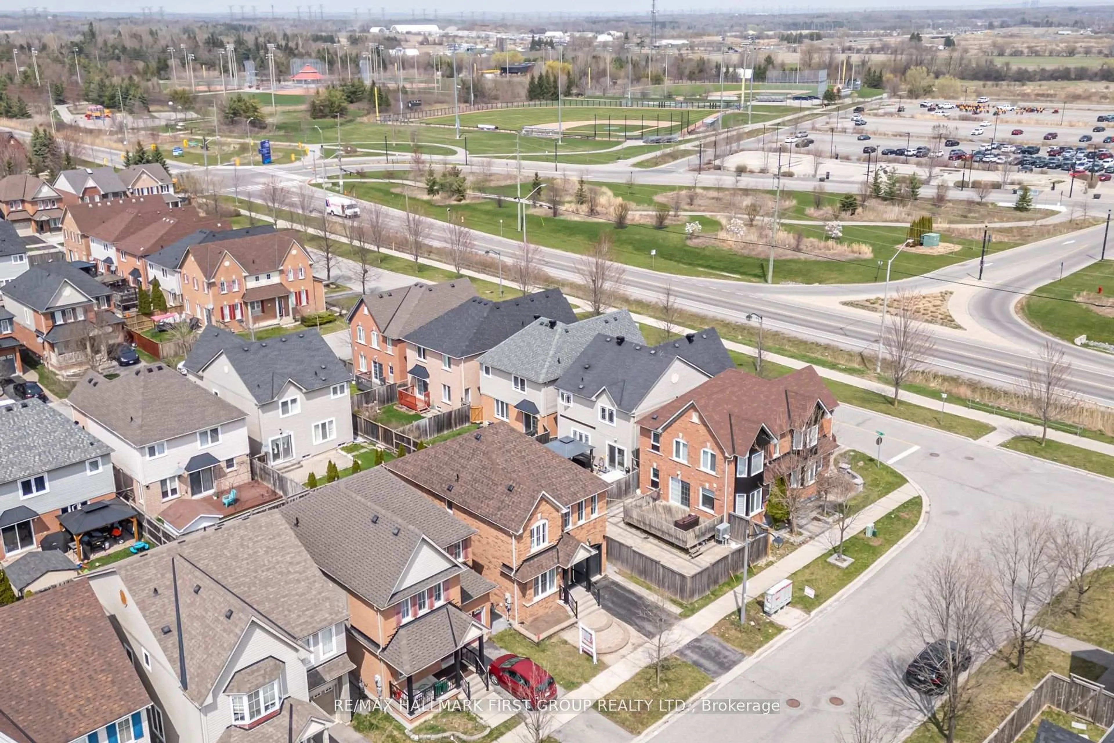 A pic from outside/outdoor area/front of a property/back of a property/a pic from drone, street for 14 Marriner Cres, Ajax Ontario L1Z 1Y9