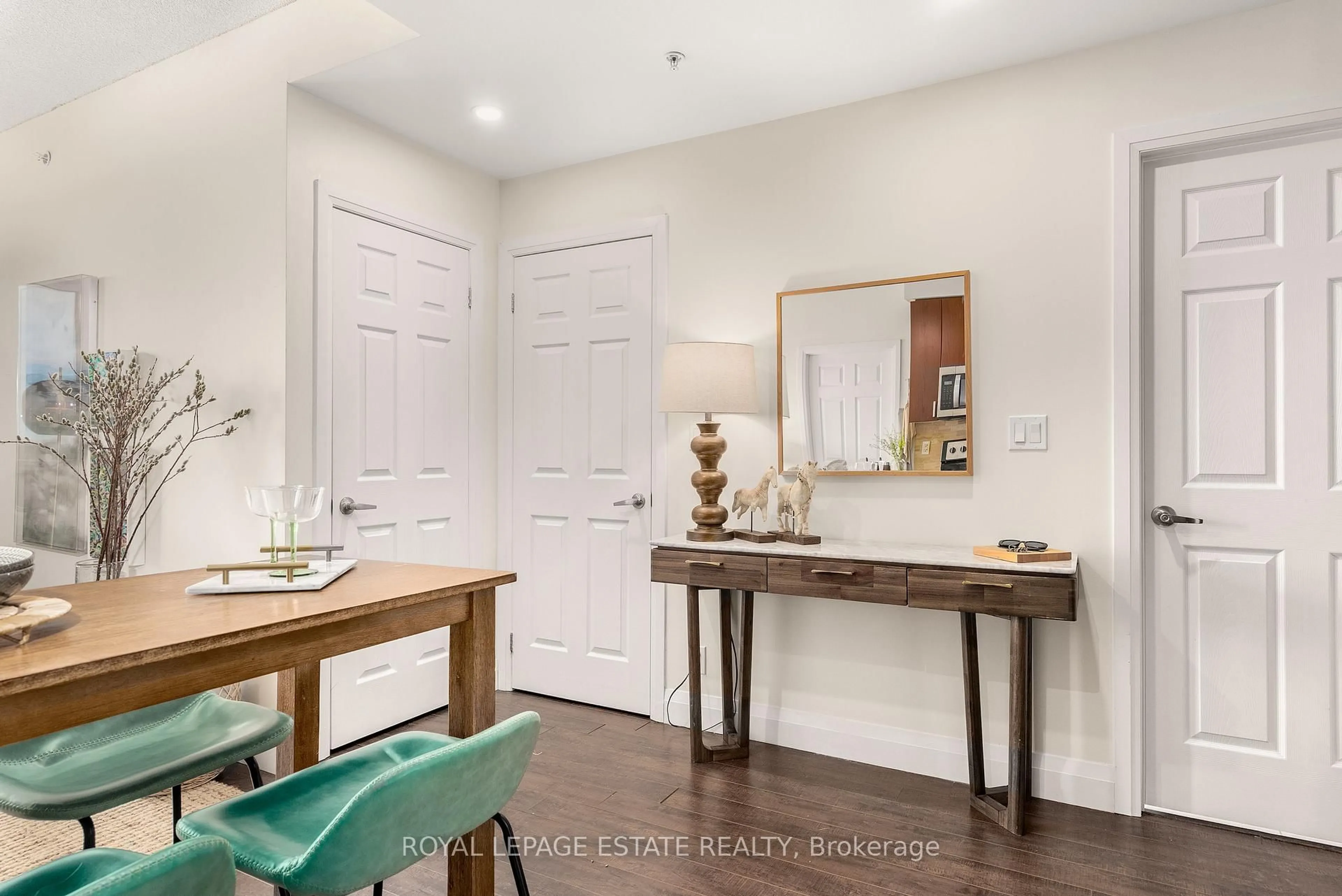 Indoor entryway for 22 East Haven Dr #806, Toronto Ontario M1N 0B4
