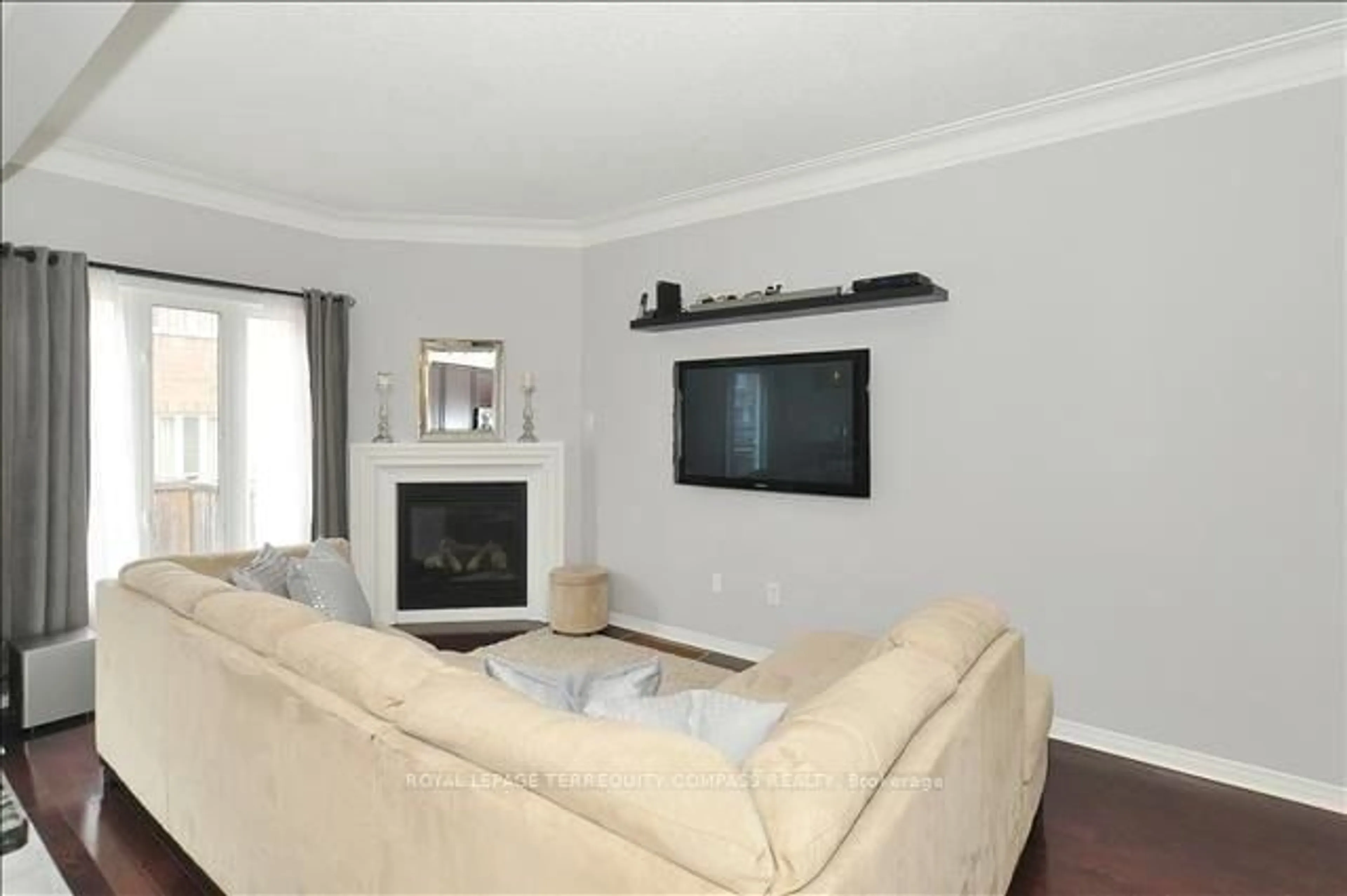 Living room with furniture, wood/laminate floor for 8 Edhouse Ave, Toronto Ontario M1L 0G1
