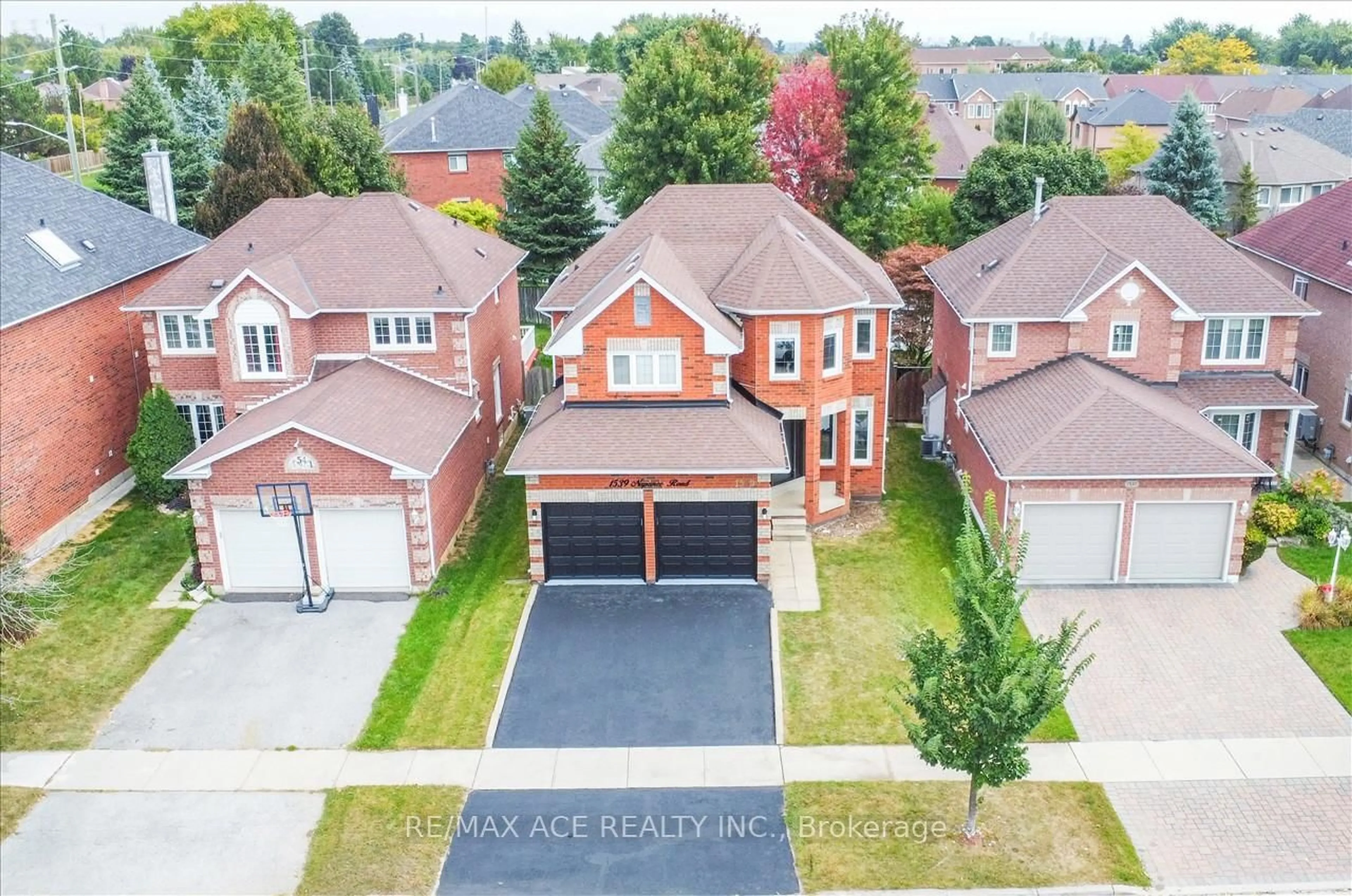 A pic from outside/outdoor area/front of a property/back of a property/a pic from drone, street for 1539 Napanee Rd, Pickering Ontario L1V 6T7