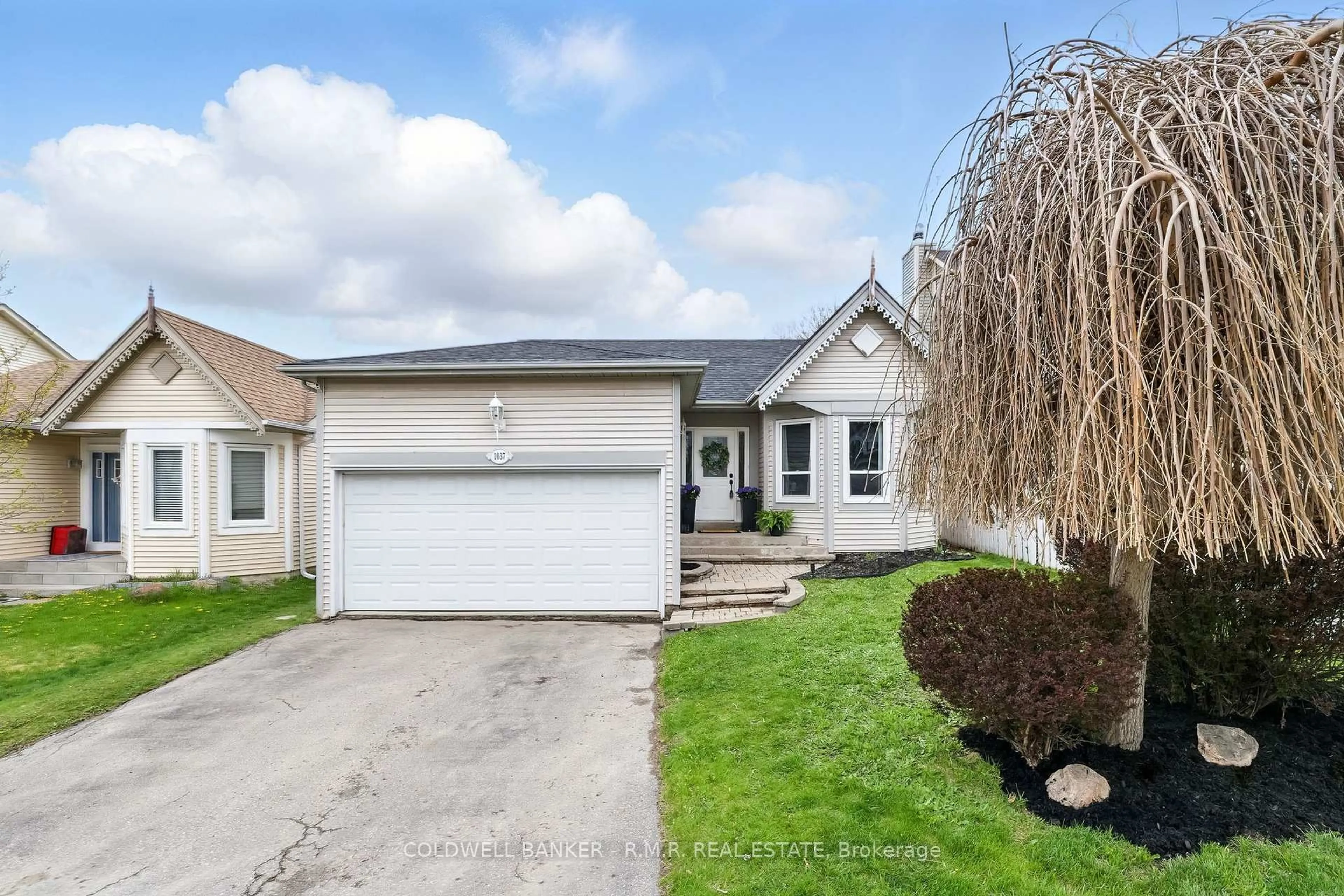 Home with vinyl exterior material, street for 1037 Ripley Cres, Oshawa Ontario L1K 2E6