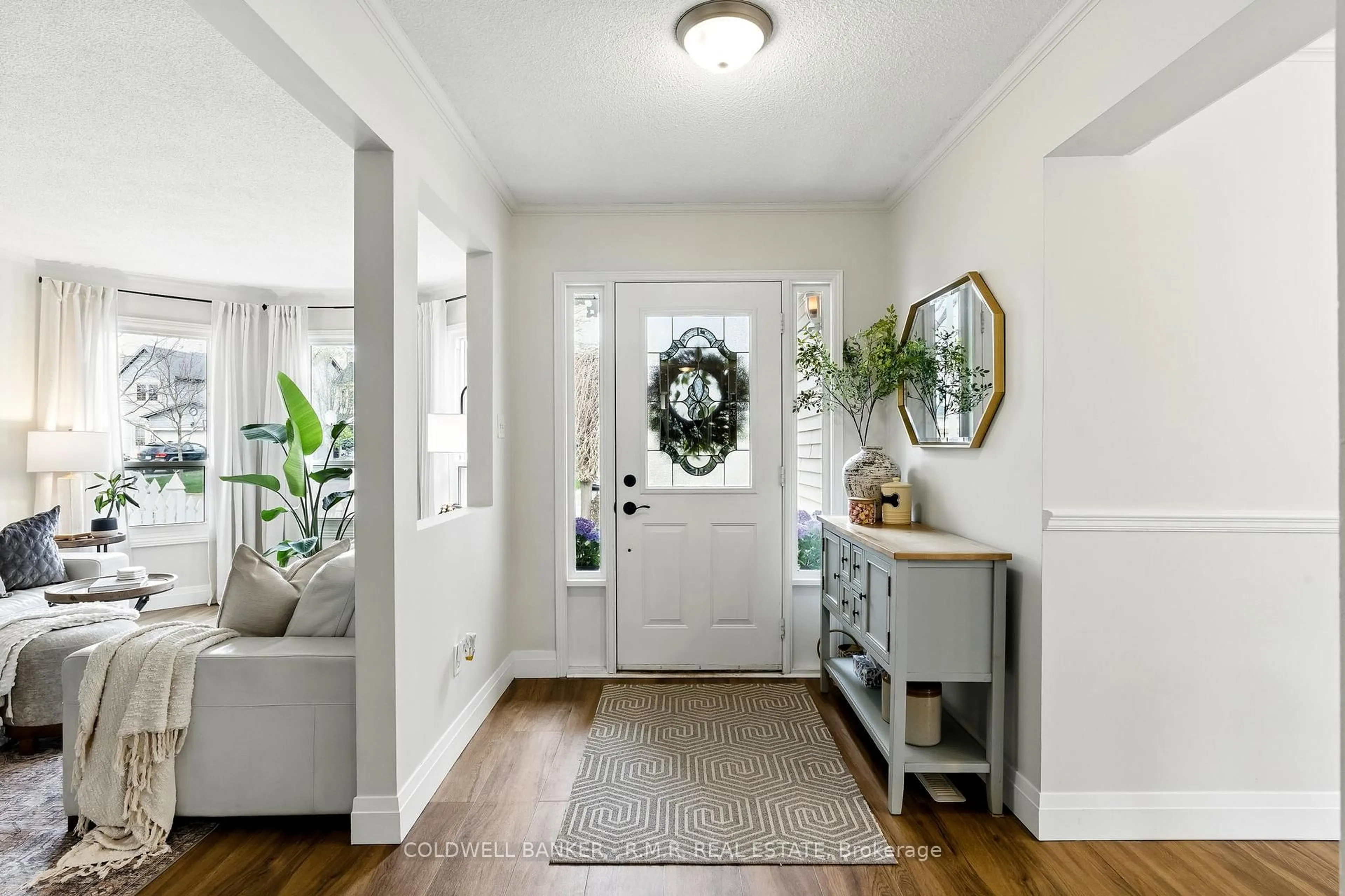 Indoor entryway for 1037 Ripley Cres, Oshawa Ontario L1K 2E6