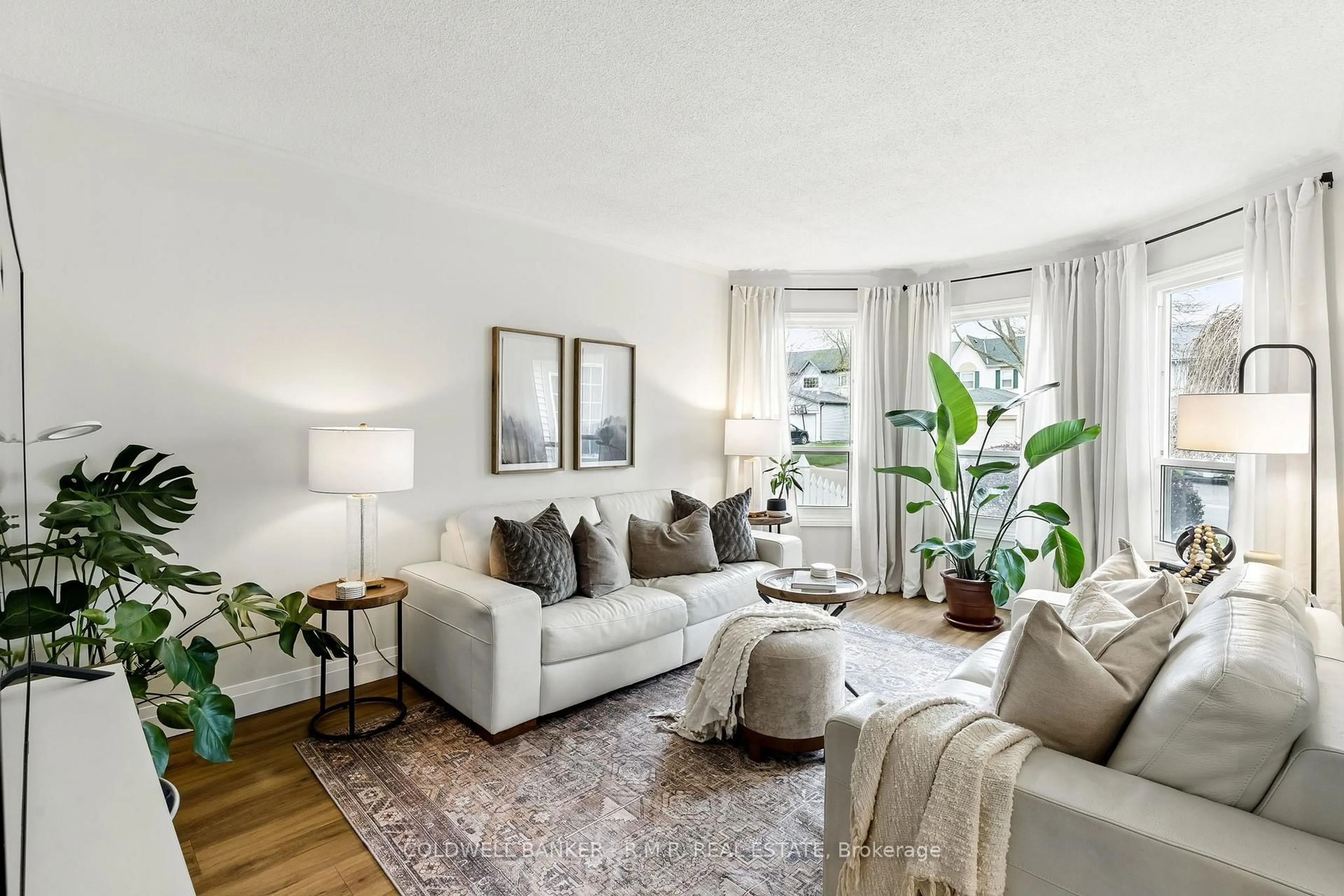 Living room with furniture, unknown for 1037 Ripley Cres, Oshawa Ontario L1K 2E6