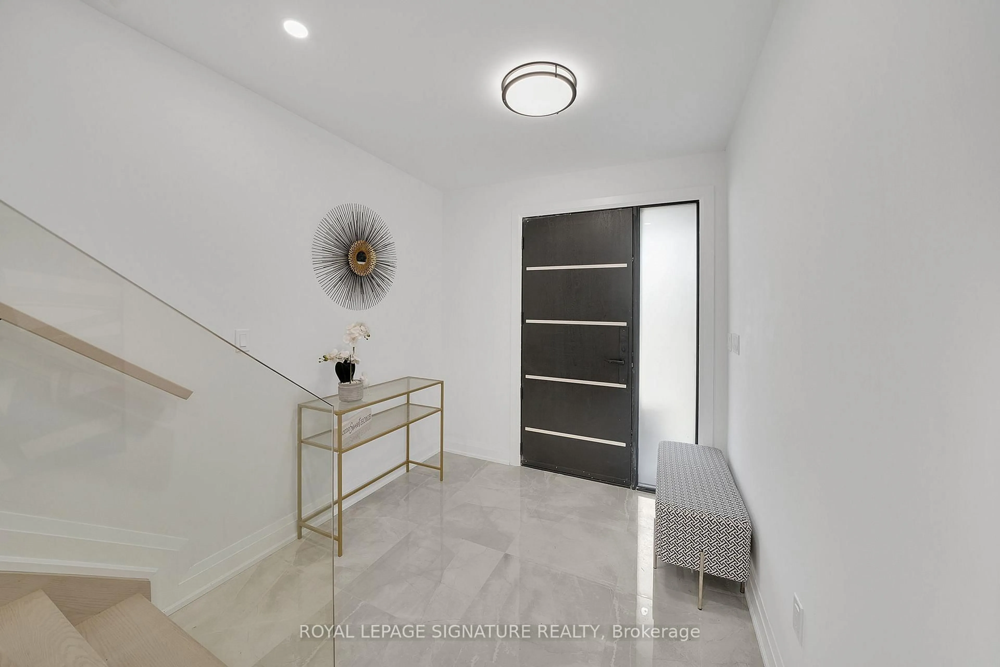 Indoor entryway for 1240A Bayview St, Pickering Ontario L1W 1E6
