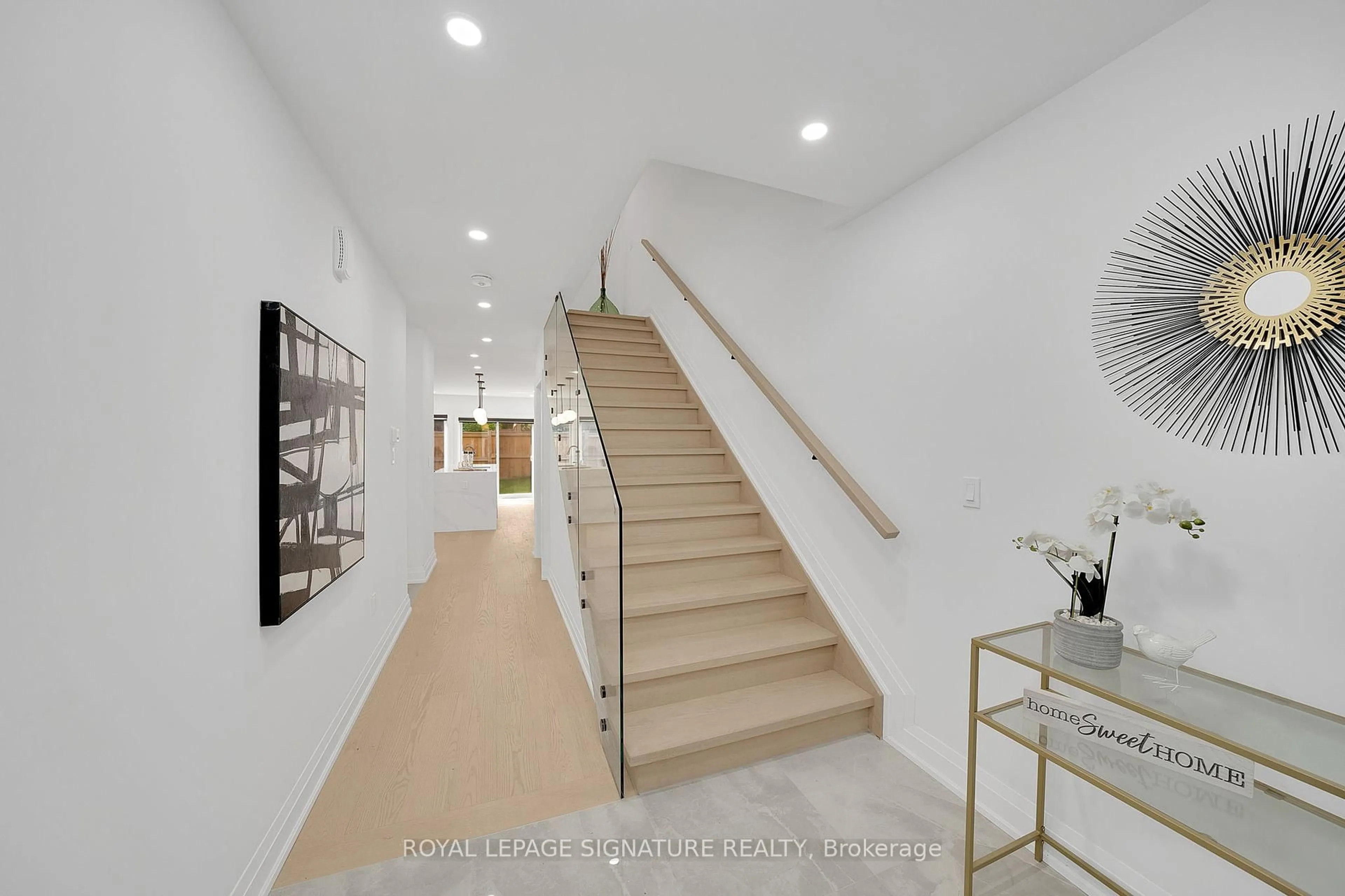 Indoor foyer for 1240A Bayview St, Pickering Ontario L1W 1E6