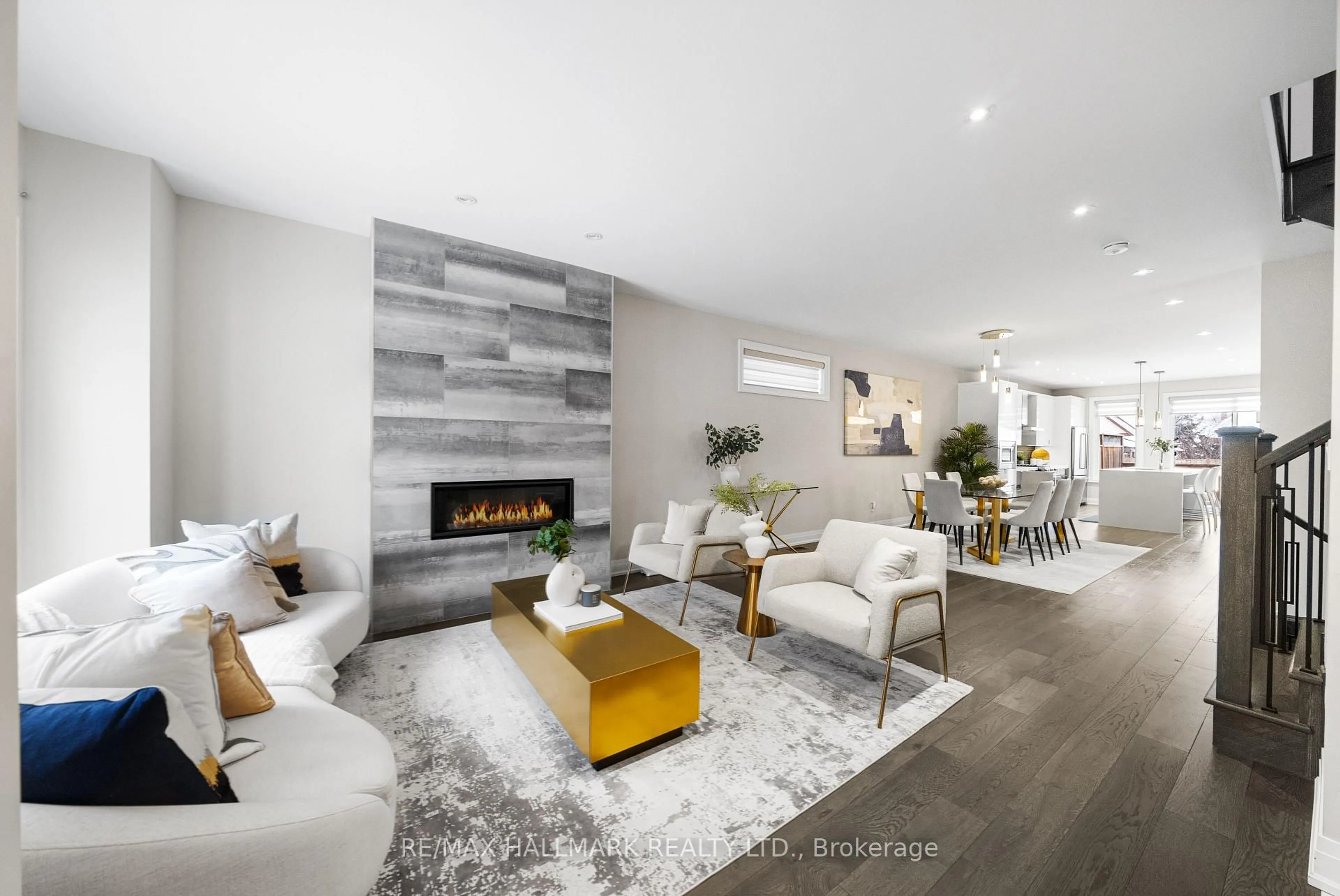 Living room with furniture, unknown for 23 Roblin Ave, Toronto Ontario M4C 3P7