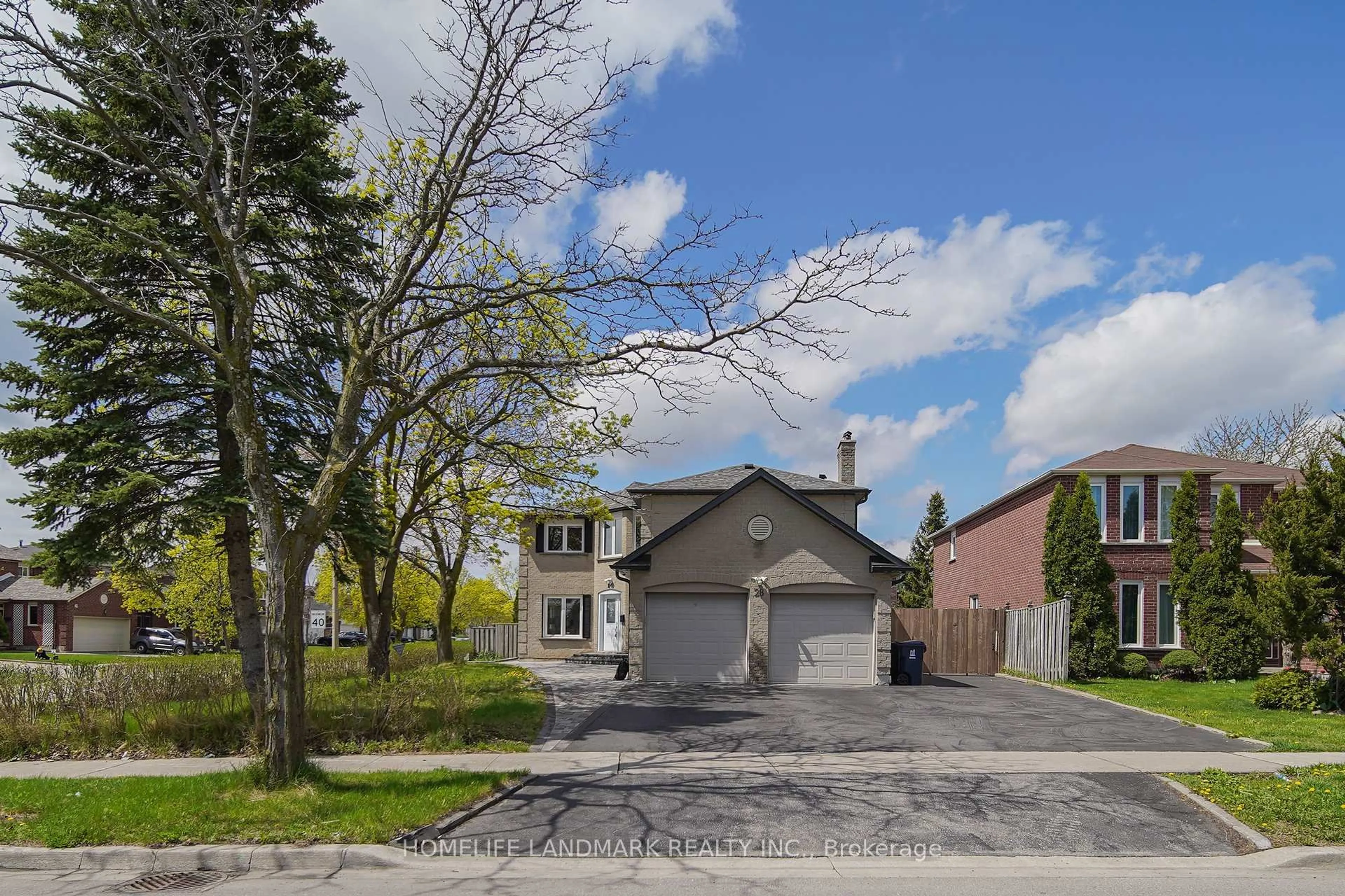 A pic from outside/outdoor area/front of a property/back of a property/a pic from drone, street for 28 Eagledance Dr, Toronto Ontario M1V 4J9