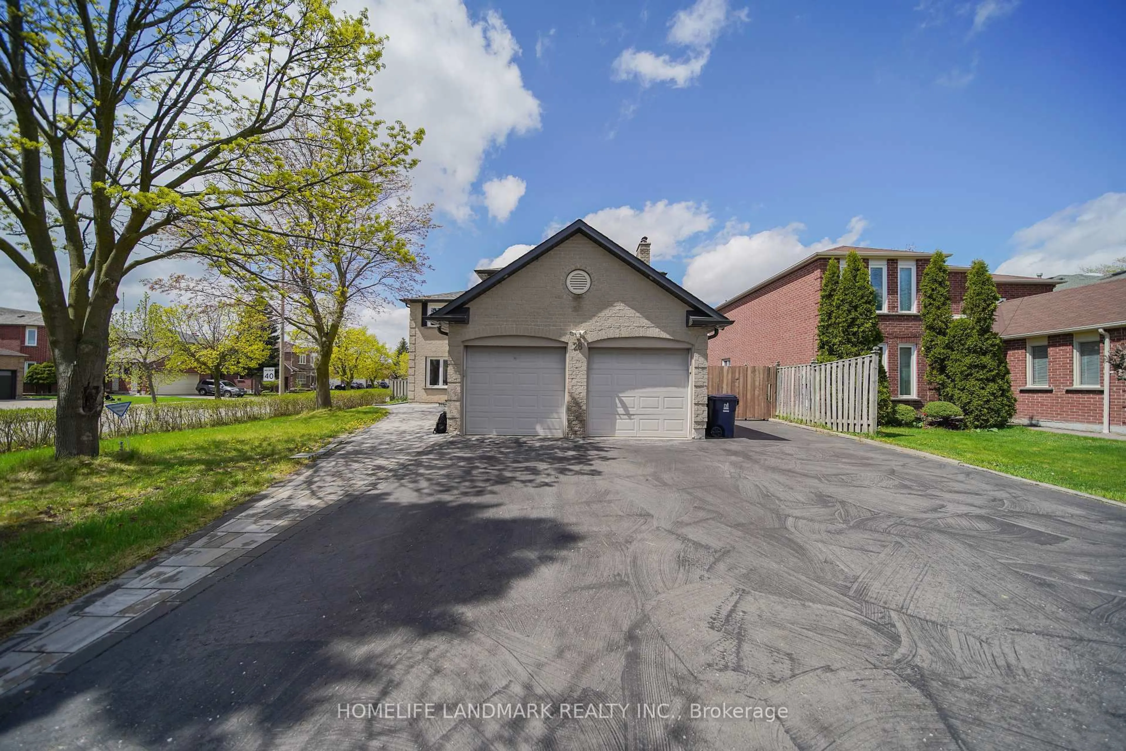 A pic from outside/outdoor area/front of a property/back of a property/a pic from drone, street for 28 Eagledance Dr, Toronto Ontario M1V 4J9