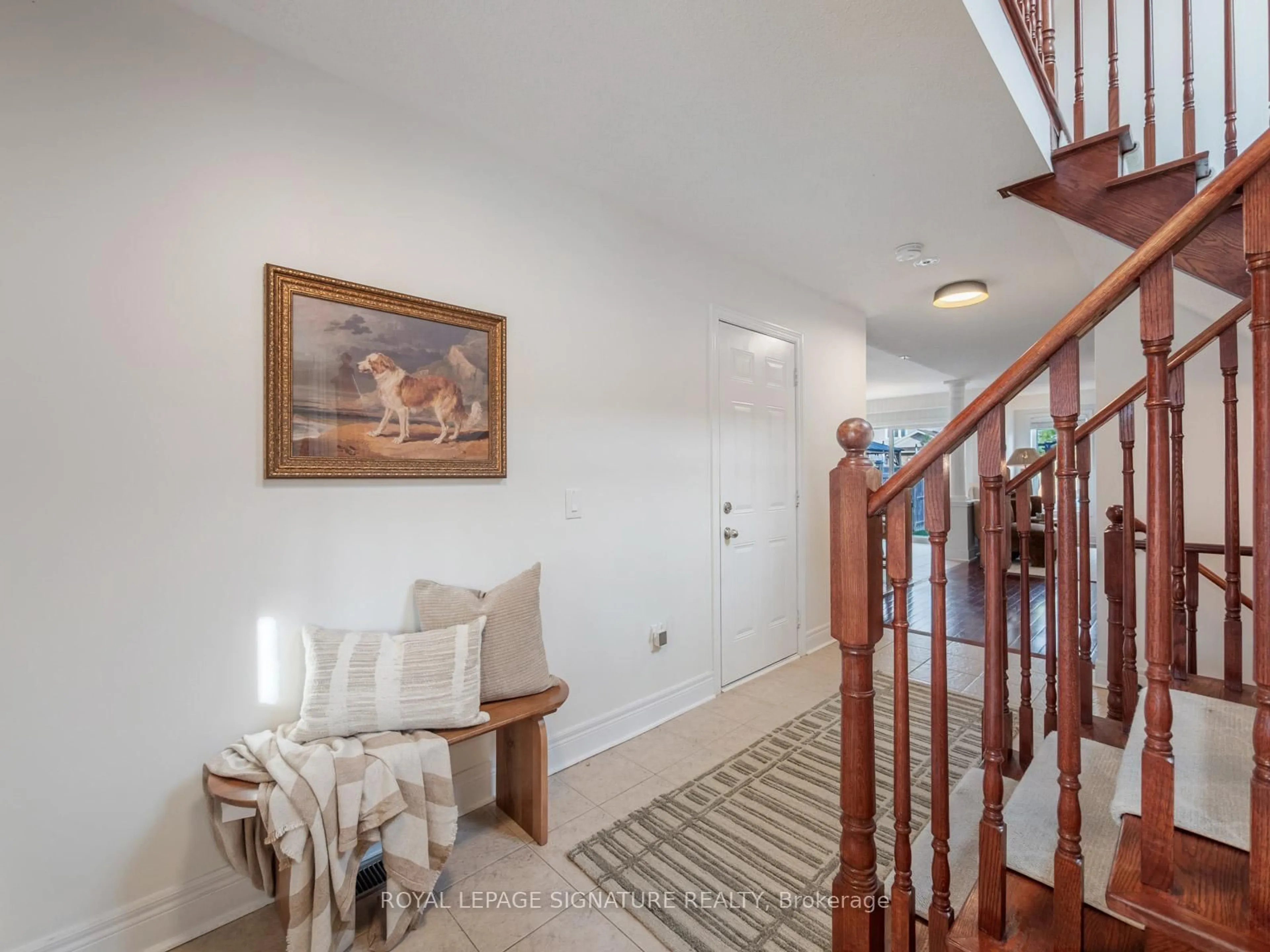 Indoor entryway for 37 Dewell Cres, Clarington Ontario L1E 0B8