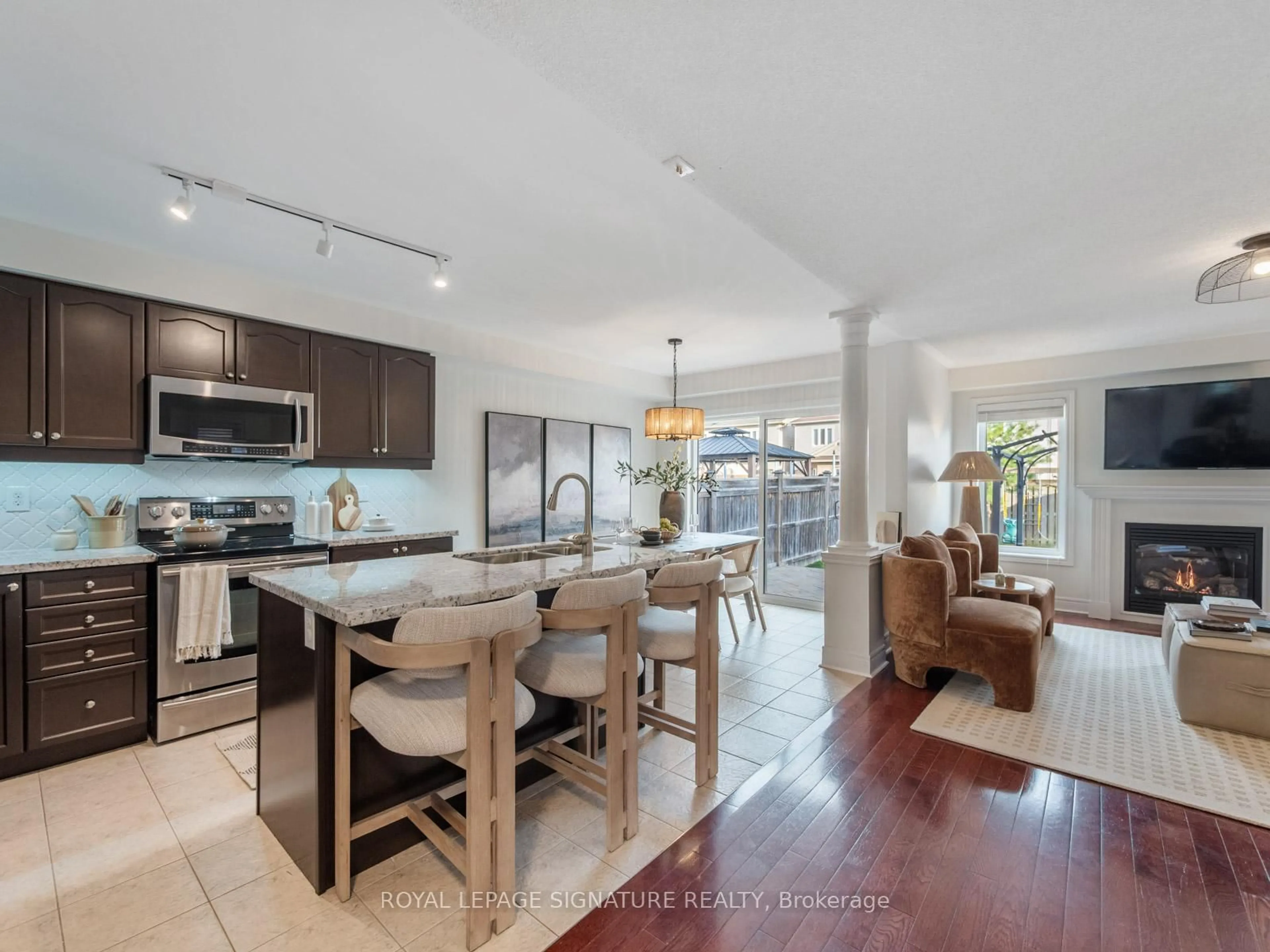 Open concept kitchen, unknown for 37 Dewell Cres, Clarington Ontario L1E 0B8