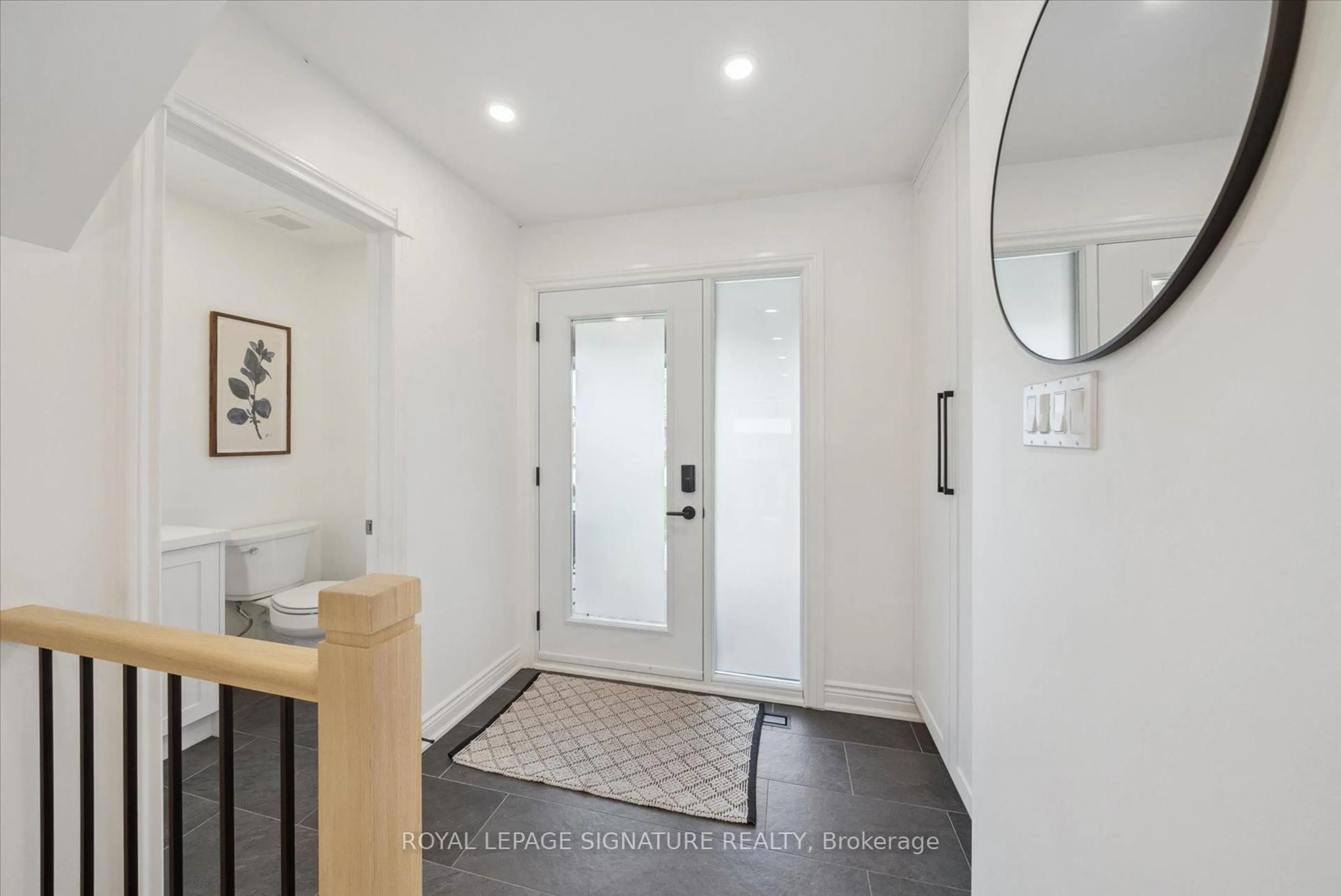 Indoor entryway for 631 Ariel Cres, Pickering Ontario L1V 4V6