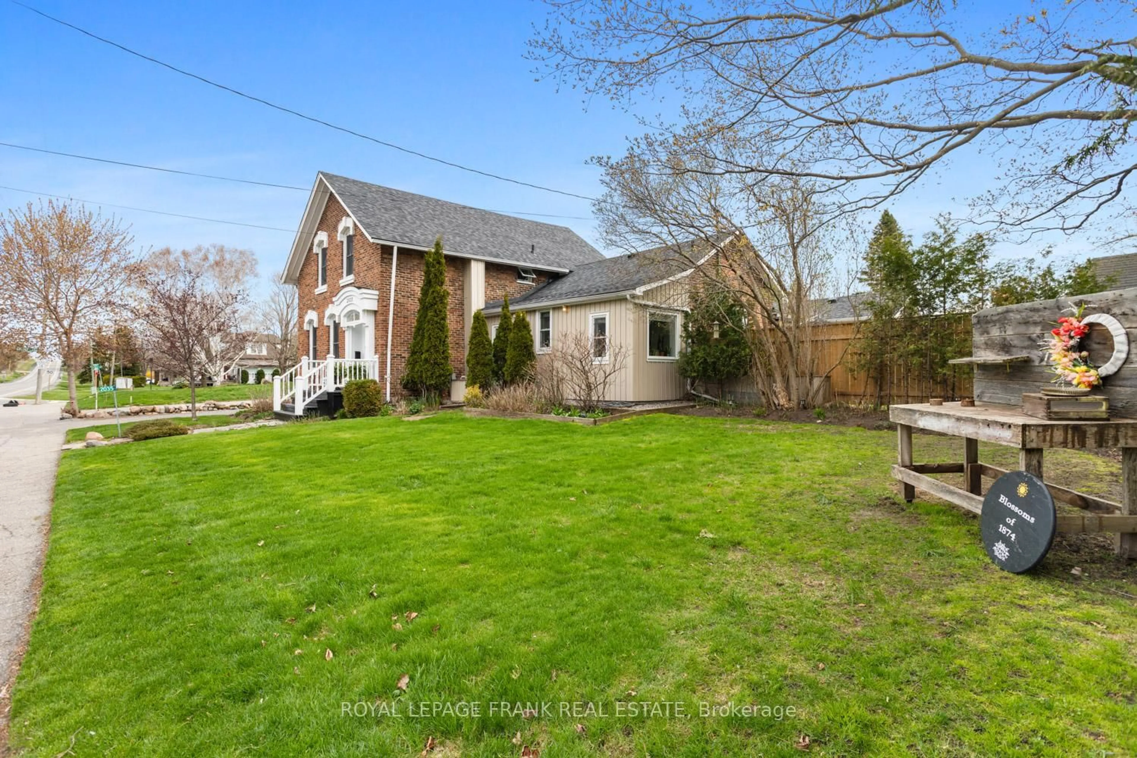 A pic from outside/outdoor area/front of a property/back of a property/a pic from drone, street for 2035 Newtonville Rd, Clarington Ontario L0A 1J0
