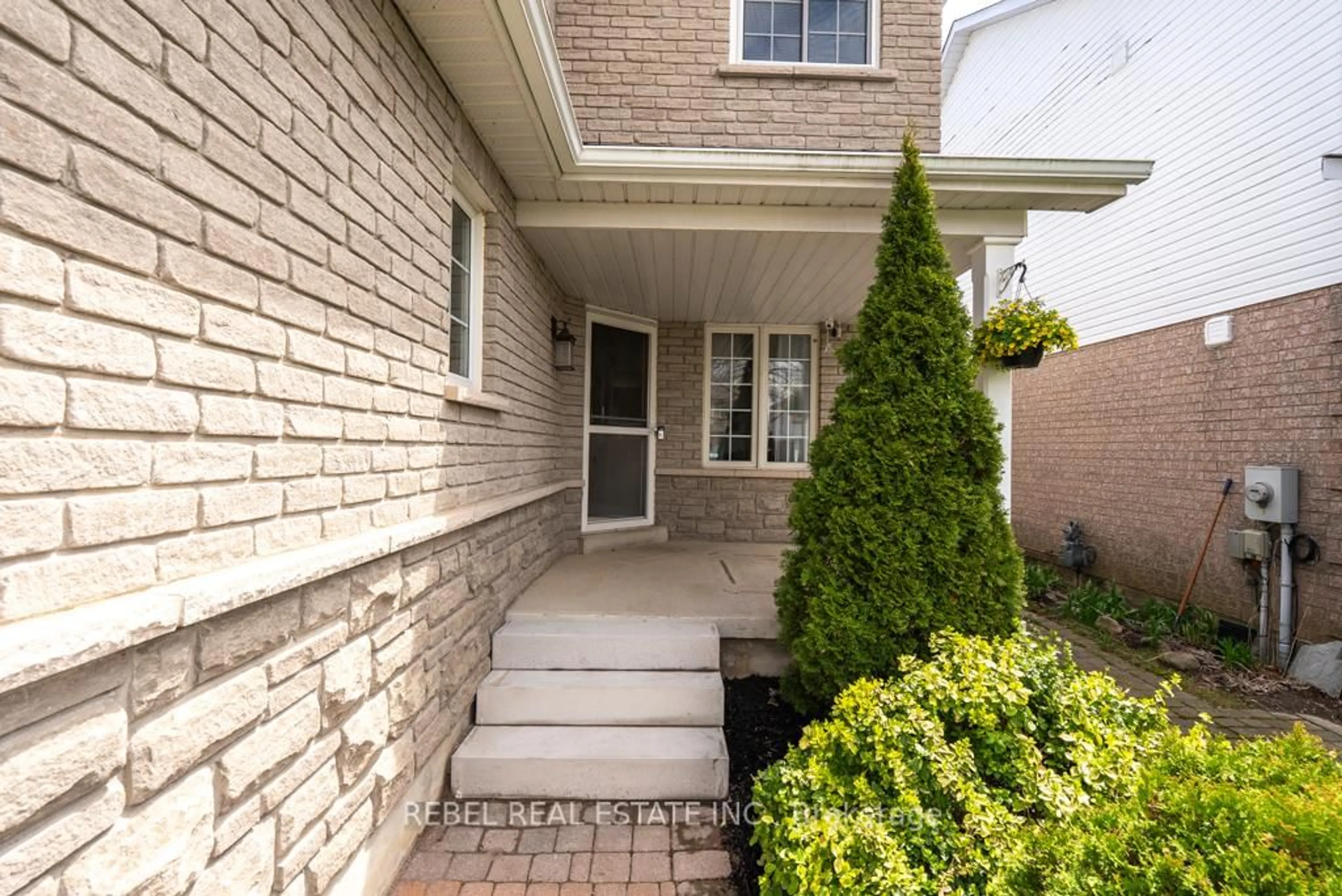 Unknown for 132 Wade Sq, Clarington Ontario L1E 3E5