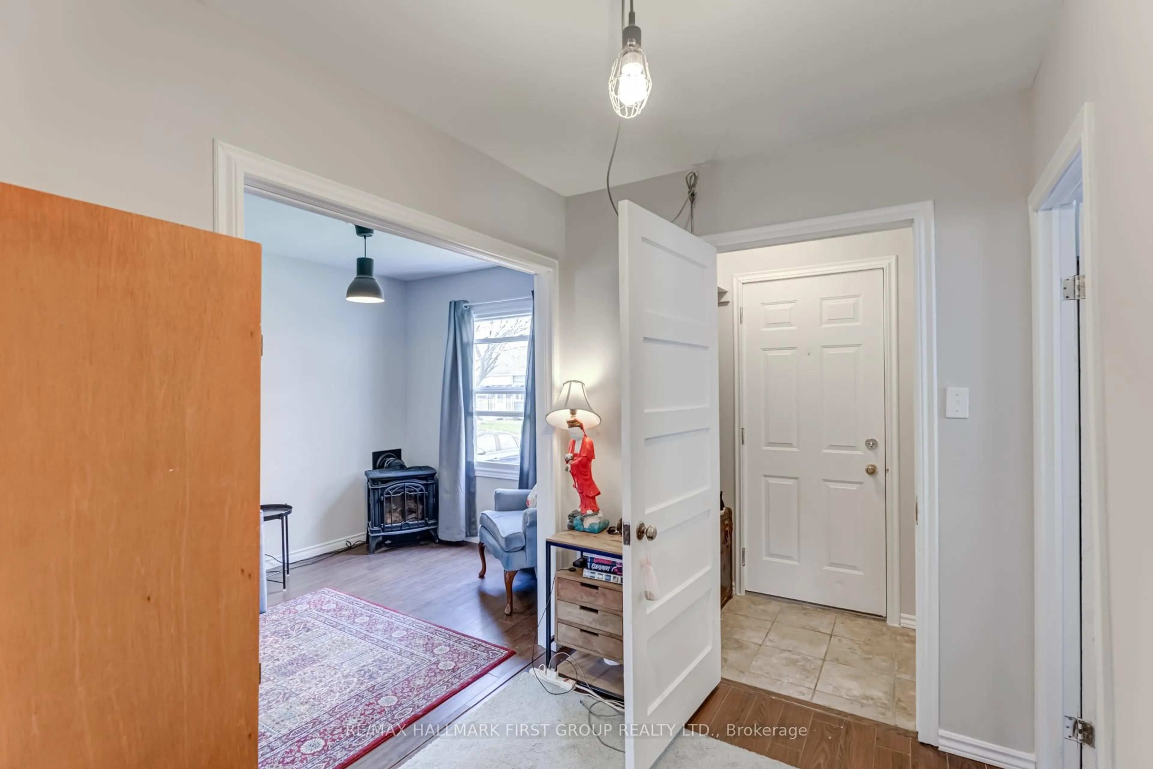 Indoor entryway for 42 Beatty Rd, Ajax Ontario L1S 1Y9