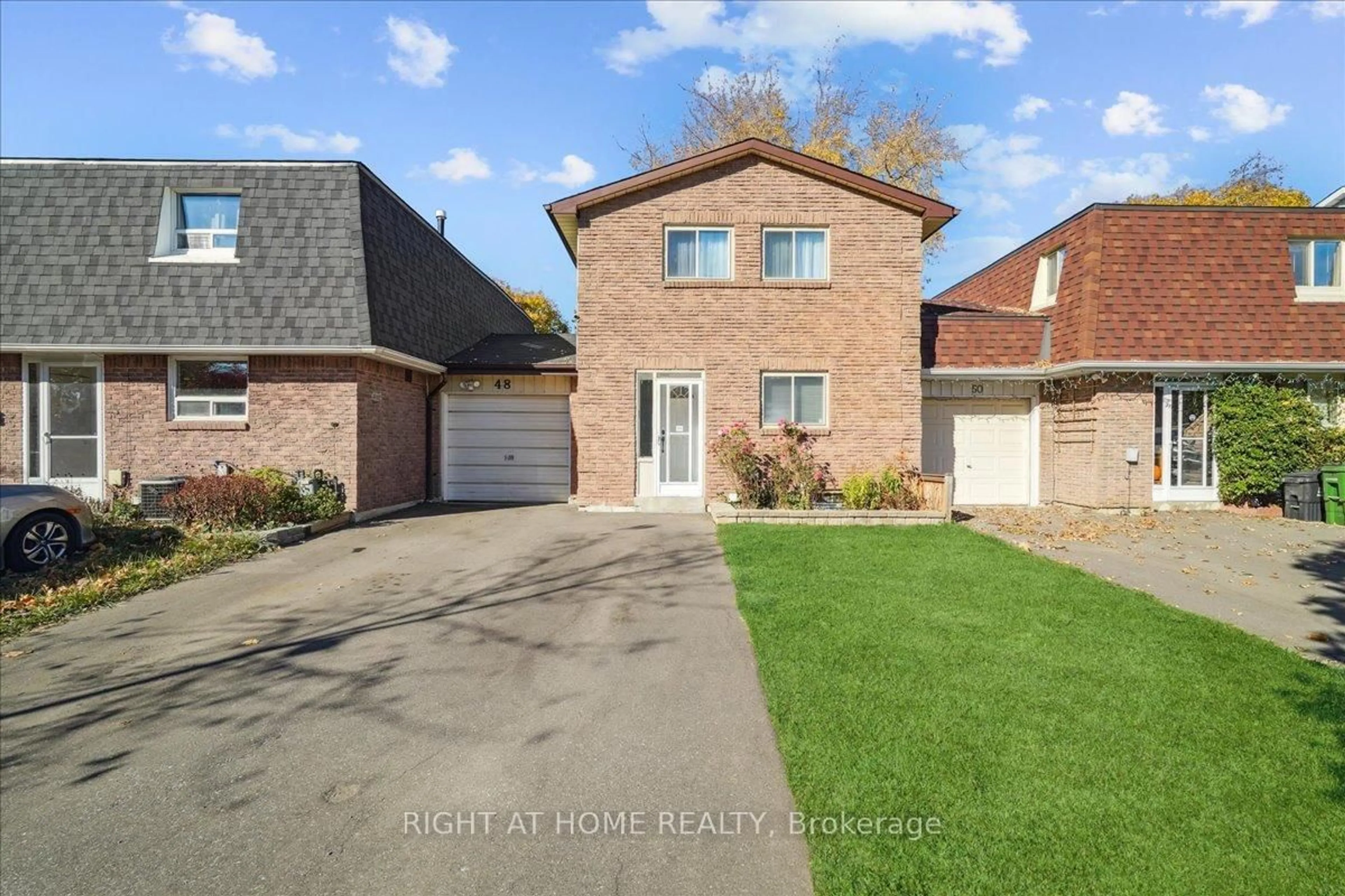 A pic from outside/outdoor area/front of a property/back of a property/a pic from drone, street for 48 Ardgowan Cres, Toronto Ontario M1V 1B3