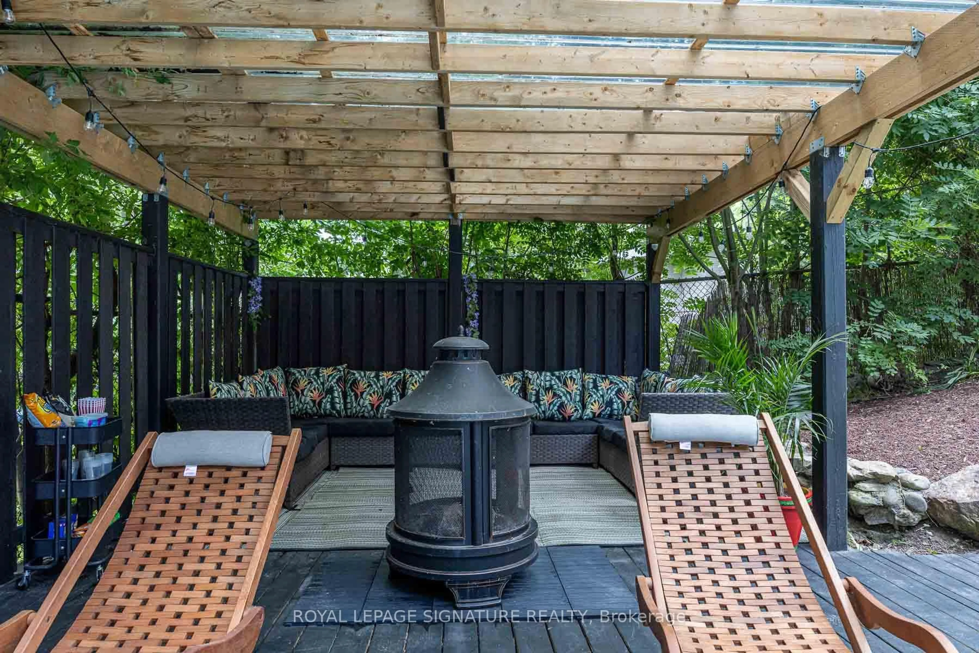 Patio, street for 105 Catalina Dr, Toronto Ontario M1M 1K7