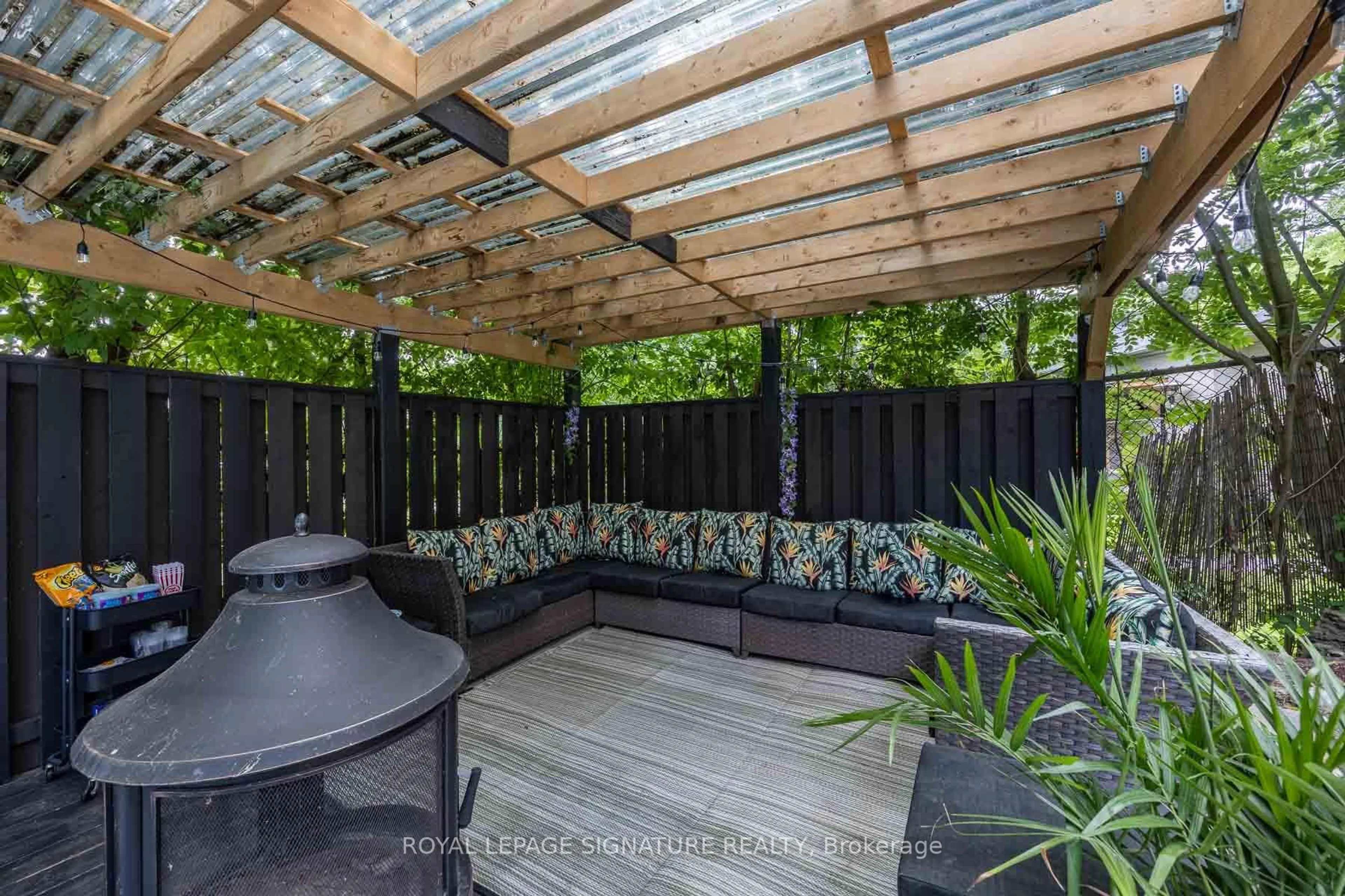 Patio, street for 105 Catalina Dr, Toronto Ontario M1M 1K7