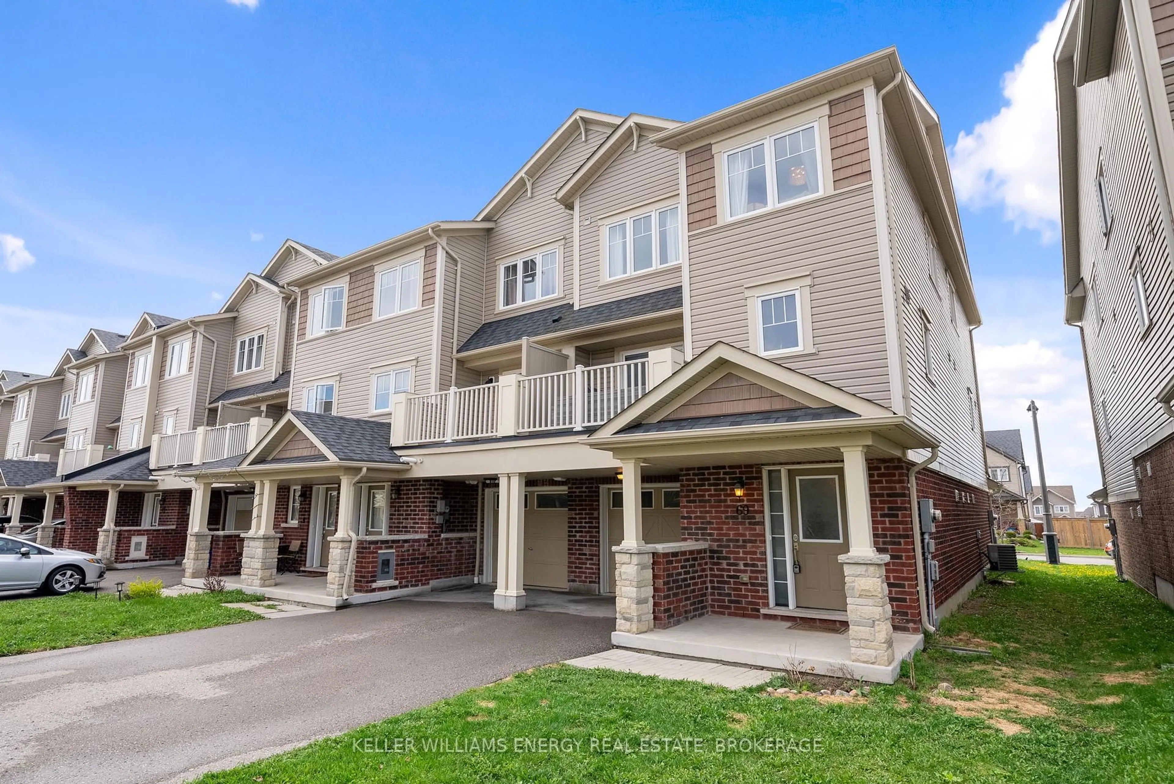 A pic from outside/outdoor area/front of a property/back of a property/a pic from drone, street for 69 Tabaret Cres, Oshawa Ontario L1L 0G5