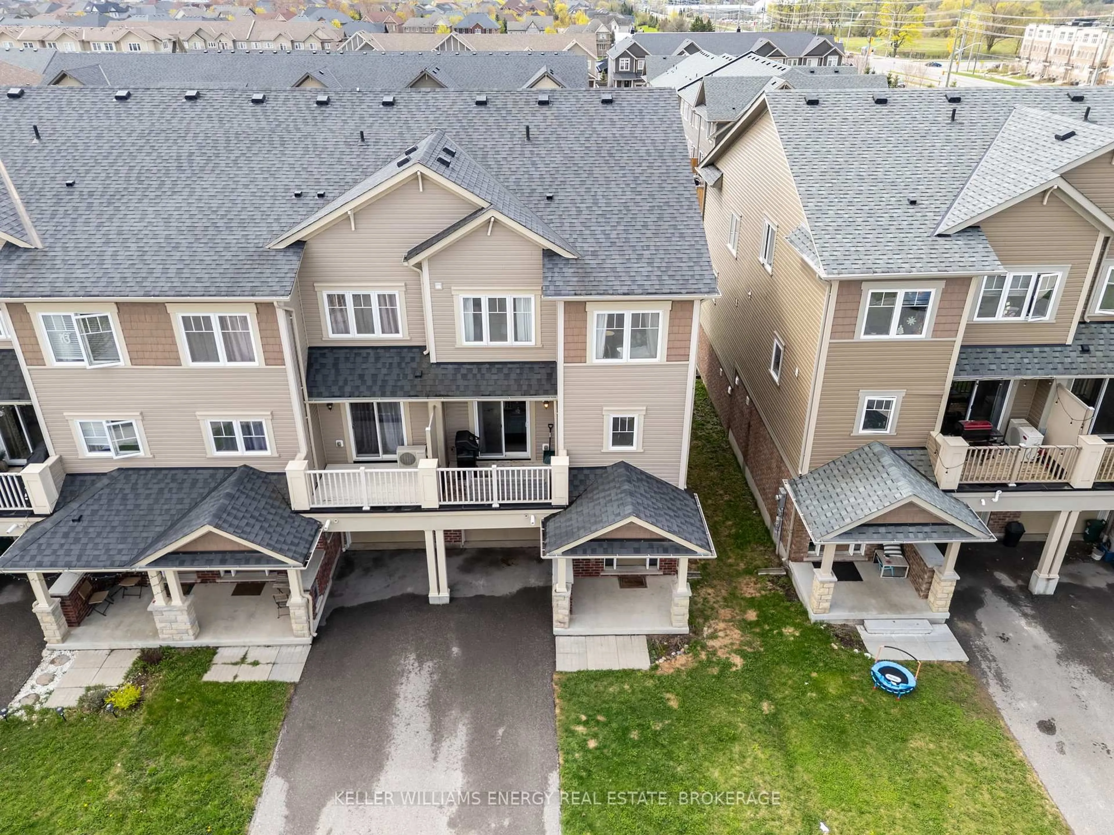 A pic from outside/outdoor area/front of a property/back of a property/a pic from drone, unknown for 69 Tabaret Cres, Oshawa Ontario L1L 0G5