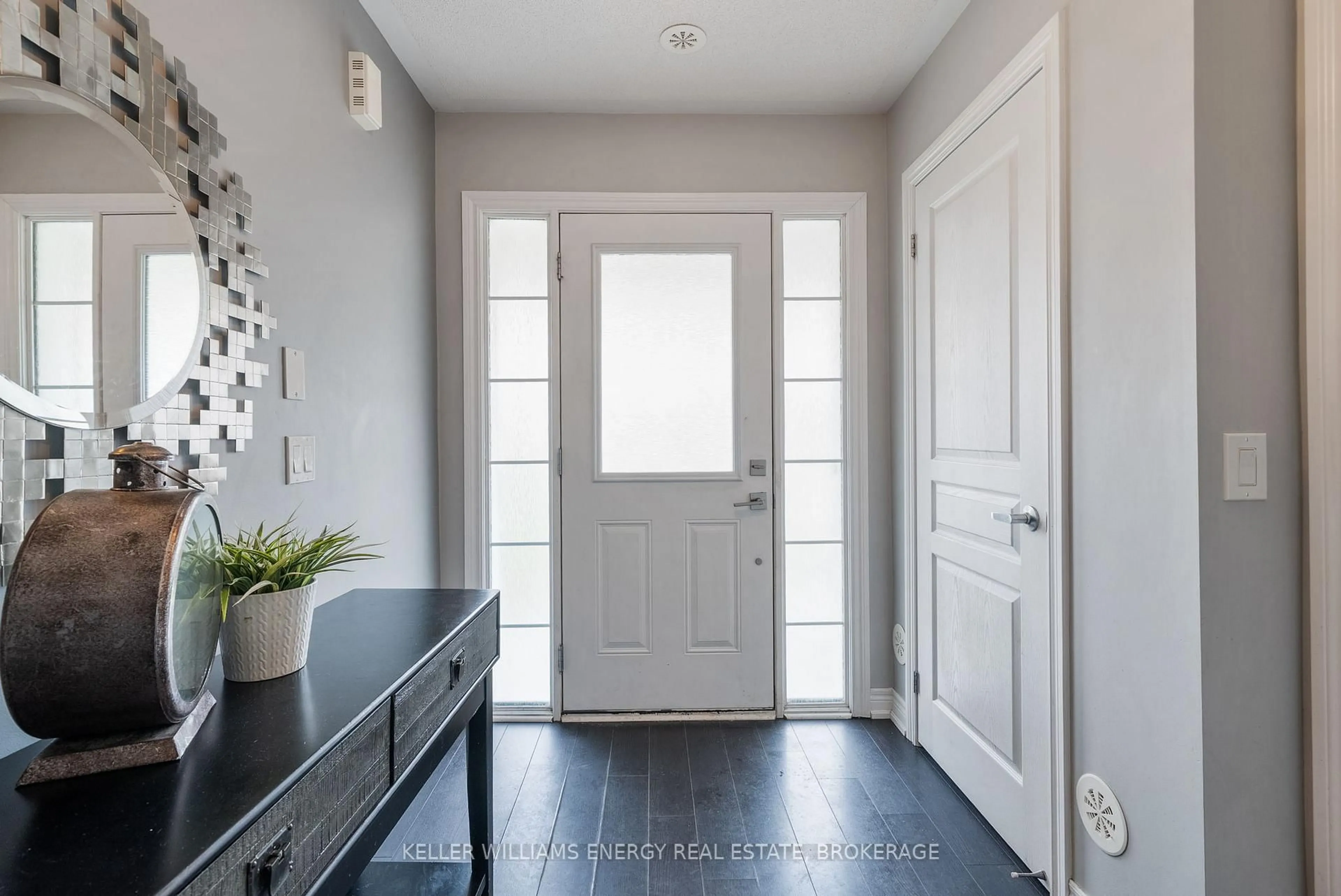 Indoor entryway for 69 Tabaret Cres, Oshawa Ontario L1L 0G5