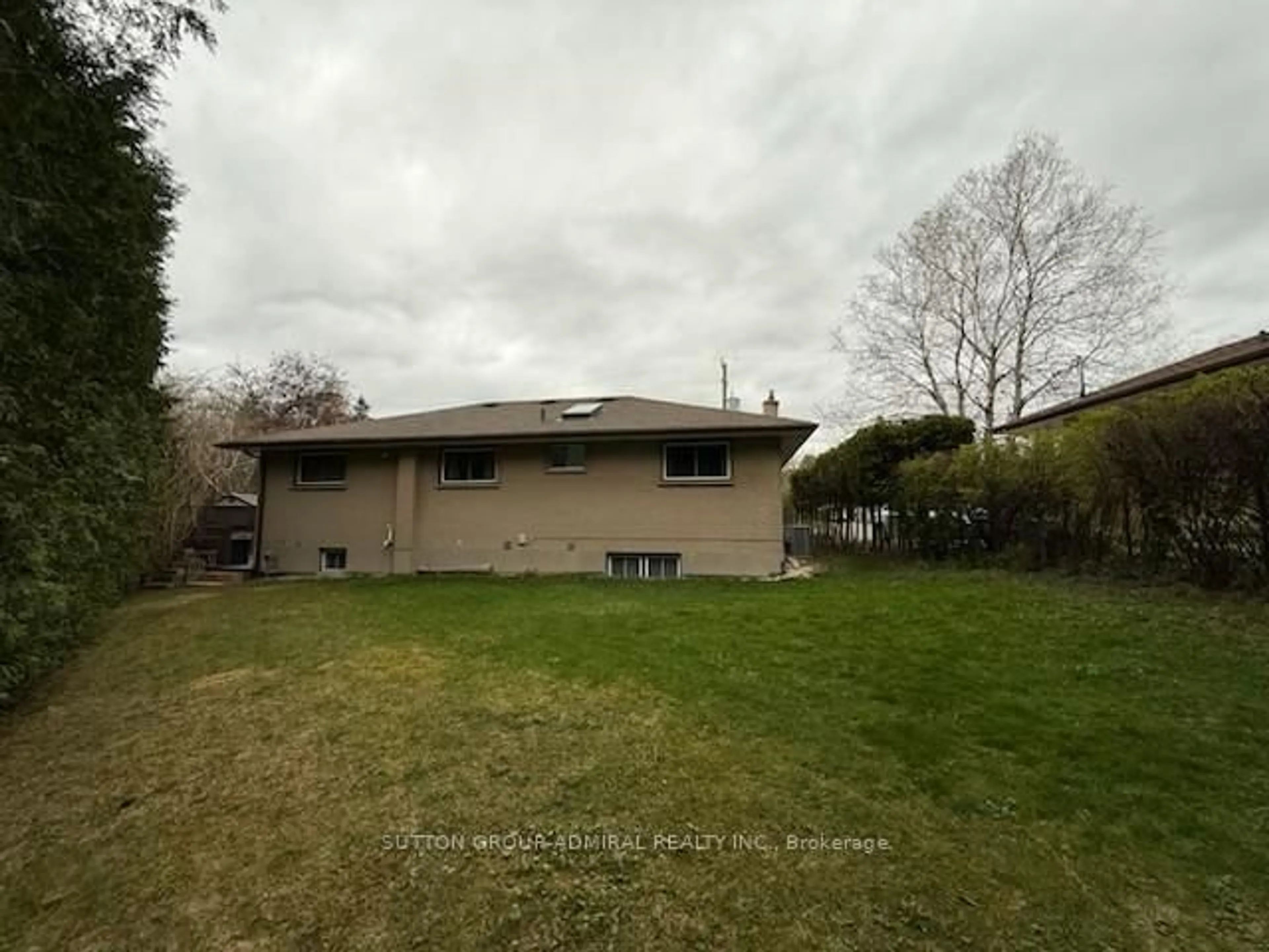 A pic from outside/outdoor area/front of a property/back of a property/a pic from drone, unknown for 375 HUMEWOOD Ave, Oshawa Ontario L1G 2T6
