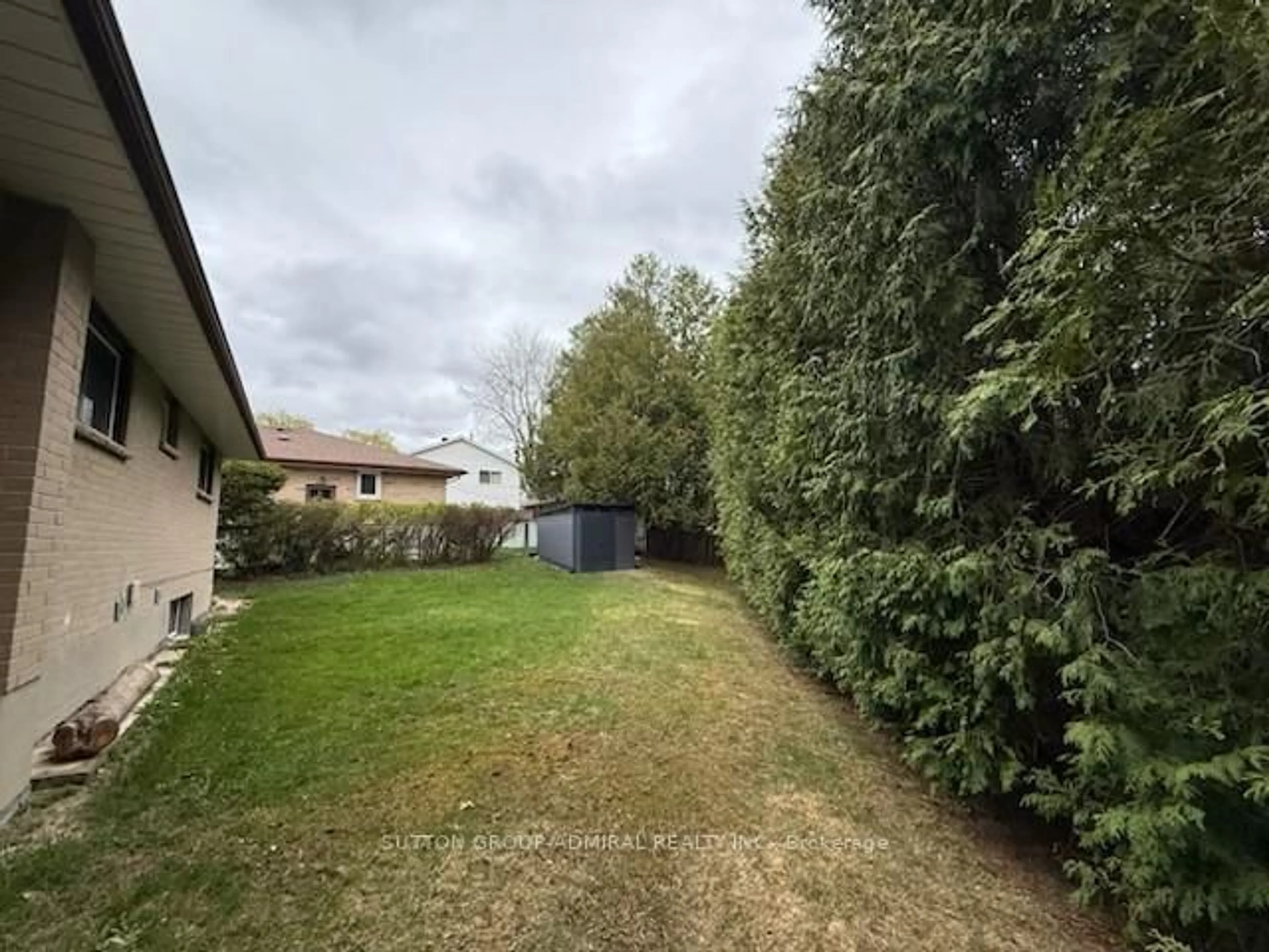 A pic from outside/outdoor area/front of a property/back of a property/a pic from drone, street for 375 HUMEWOOD Ave, Oshawa Ontario L1G 2T6
