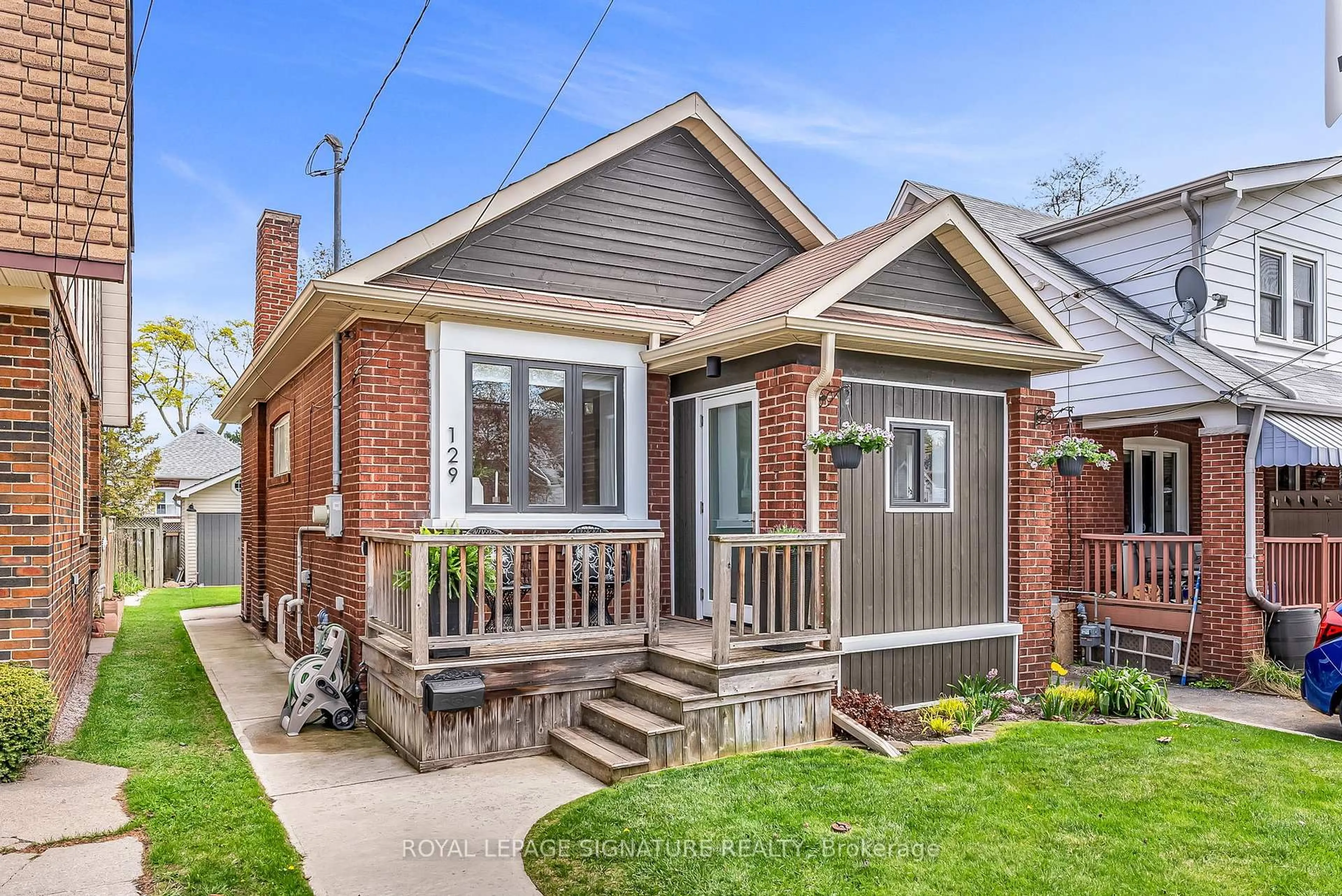Home with brick exterior material, street for 129 Harding Blvd, Toronto Ontario M1N 3E1