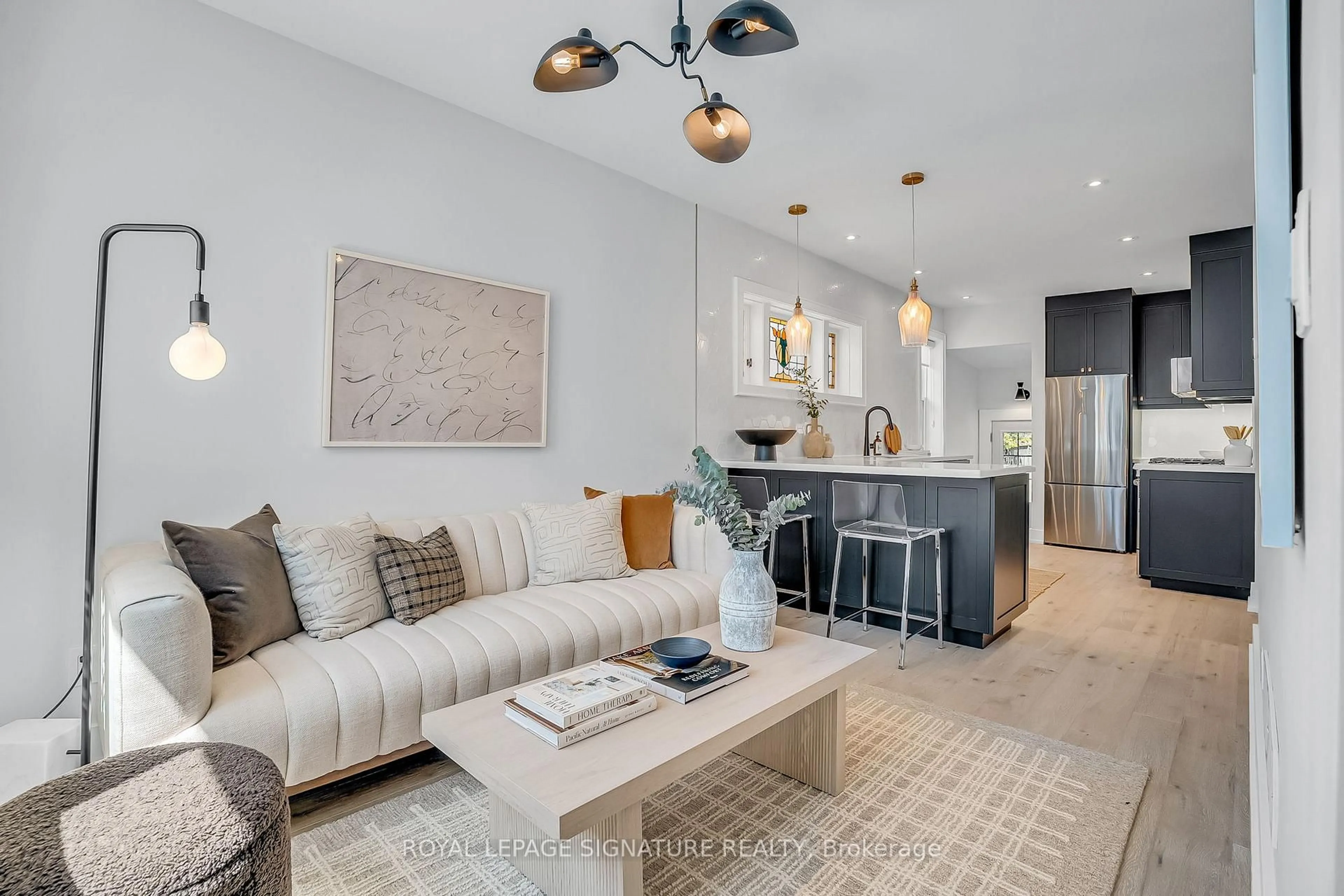 Living room with furniture, unknown for 129 Harding Blvd, Toronto Ontario M1N 3E1