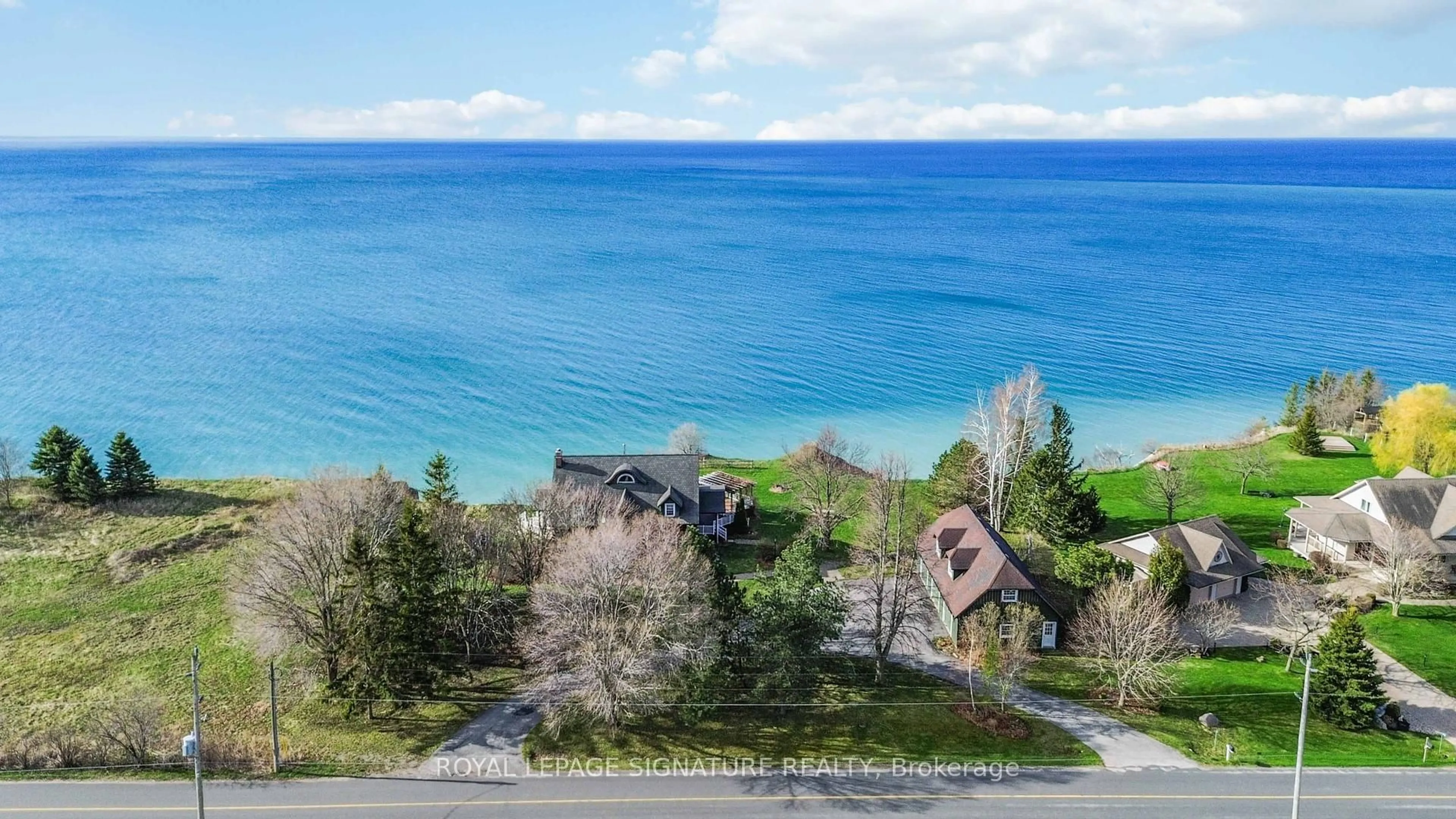 A pic from outside/outdoor area/front of a property/back of a property/a pic from drone, water/lake/river/ocean view for 3741 Lakeshore Rd, Clarington Ontario L1B 1L9