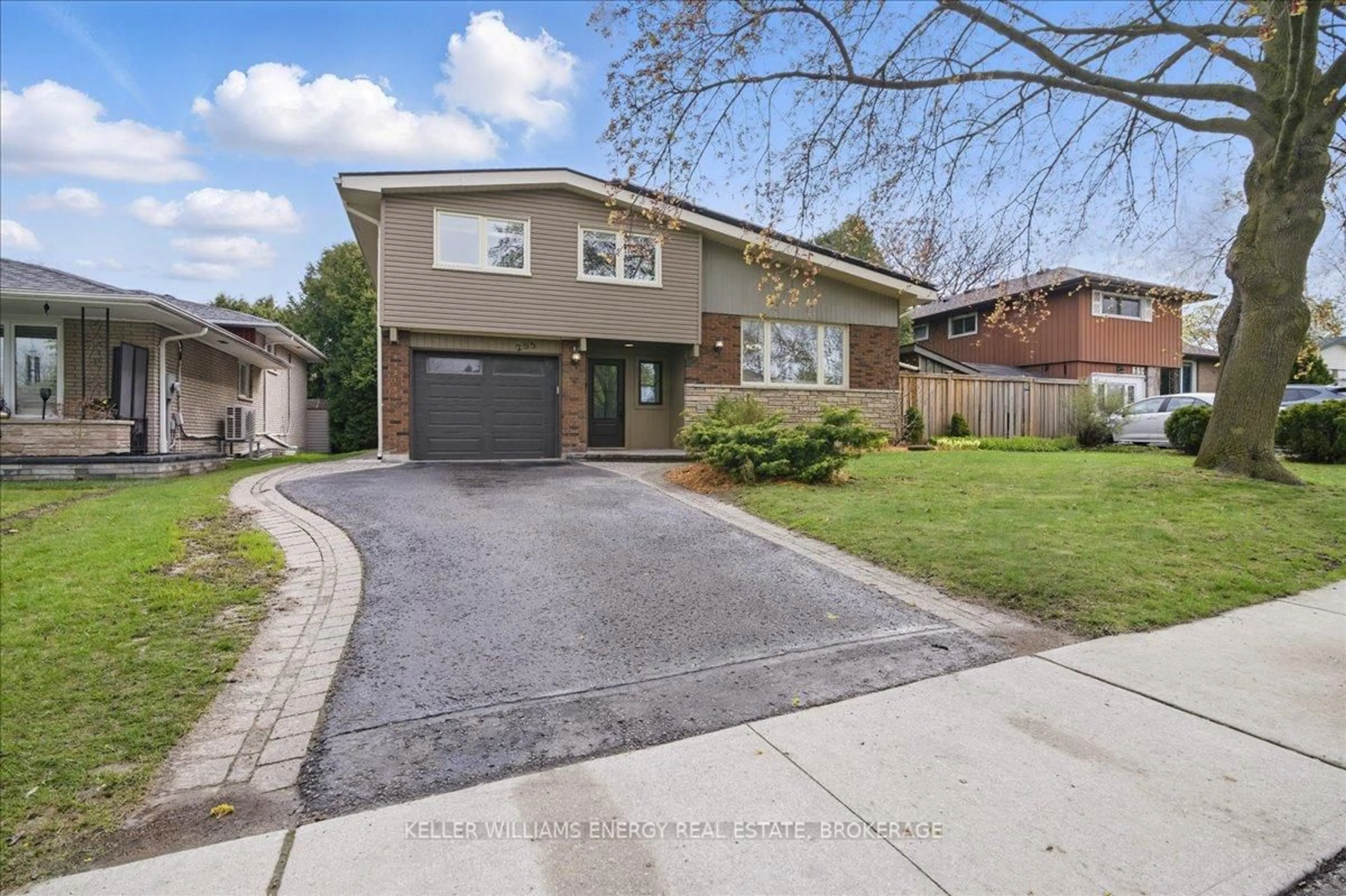 Home with brick exterior material, street for 285 Central Park Blvd, Oshawa Ontario L1G 5Z5