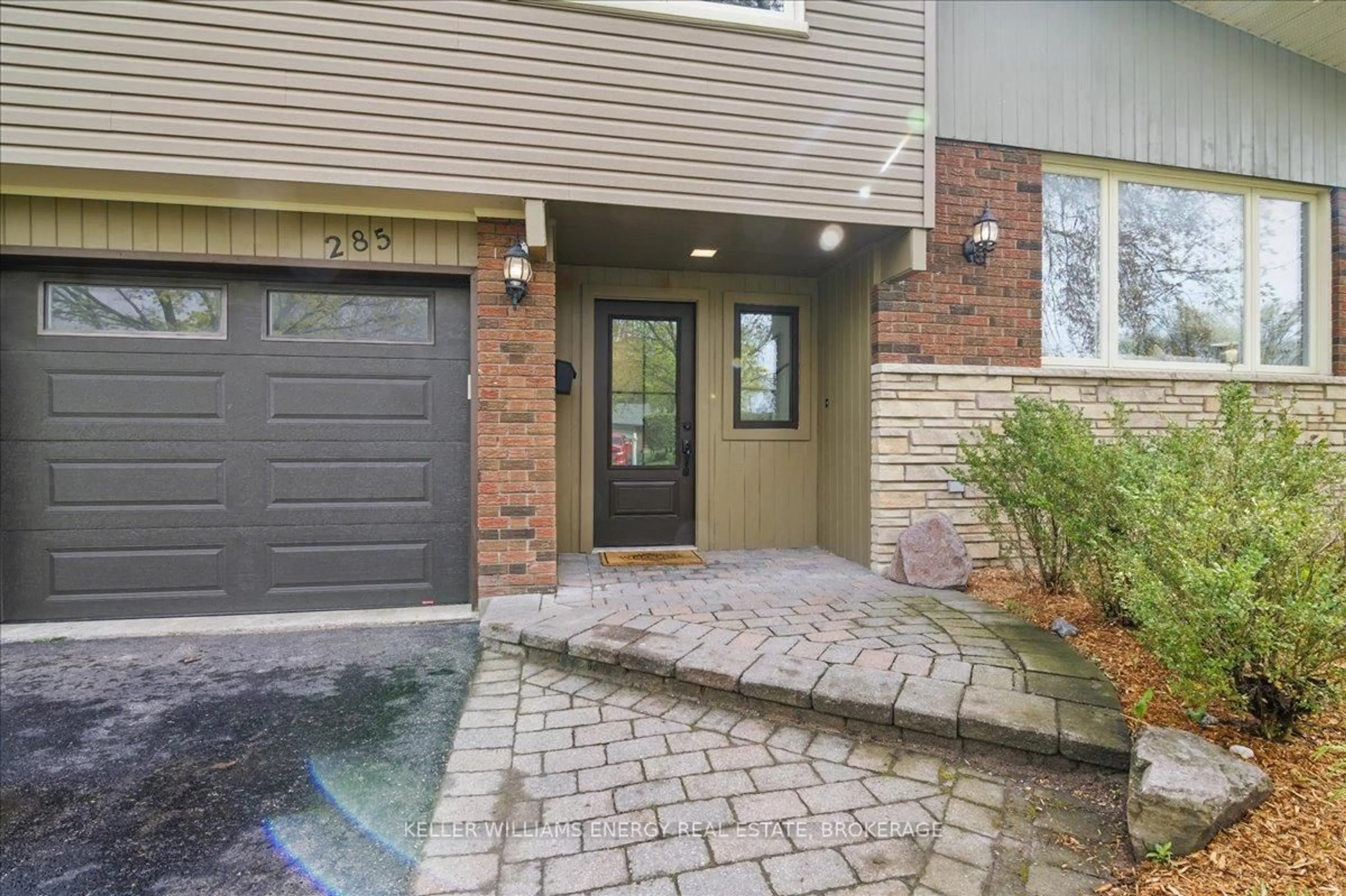 Unknown for 285 Central Park Blvd, Oshawa Ontario L1G 5Z5