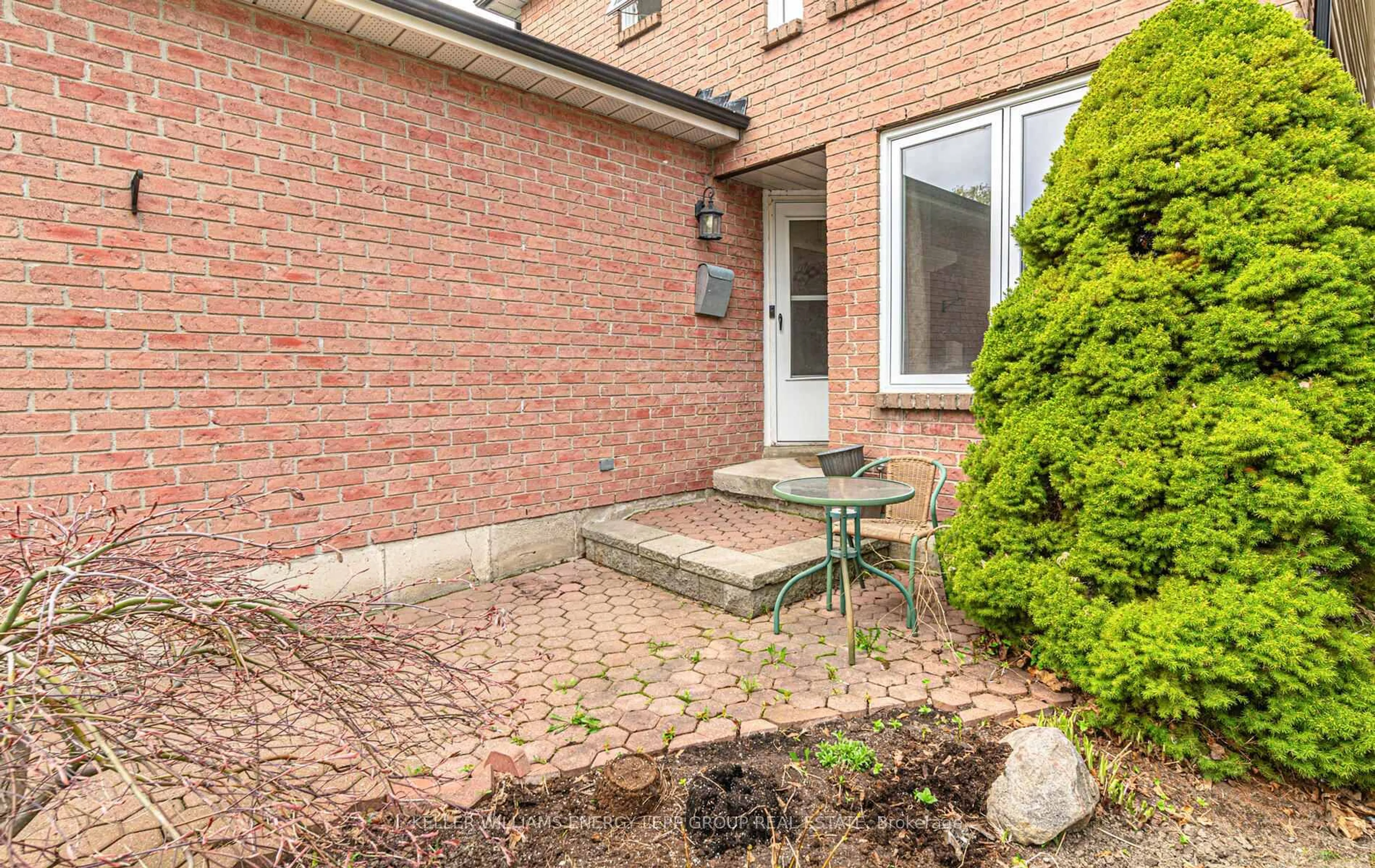 Patio, street for 6 Goldring Dr, Whitby Ontario L1P 1C1
