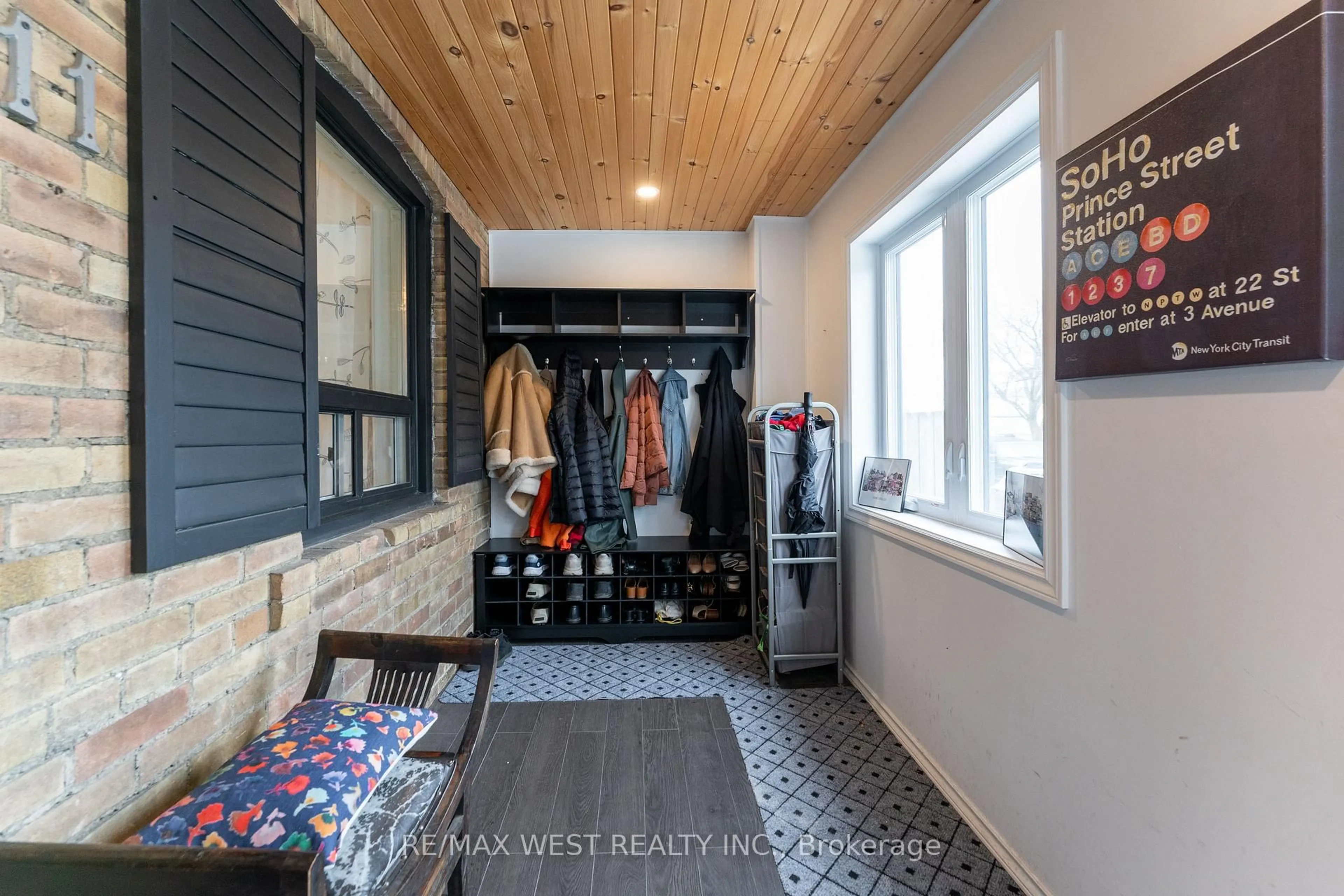 Indoor entryway for 2311 Gerrard St, Toronto Ontario M4E 2E5