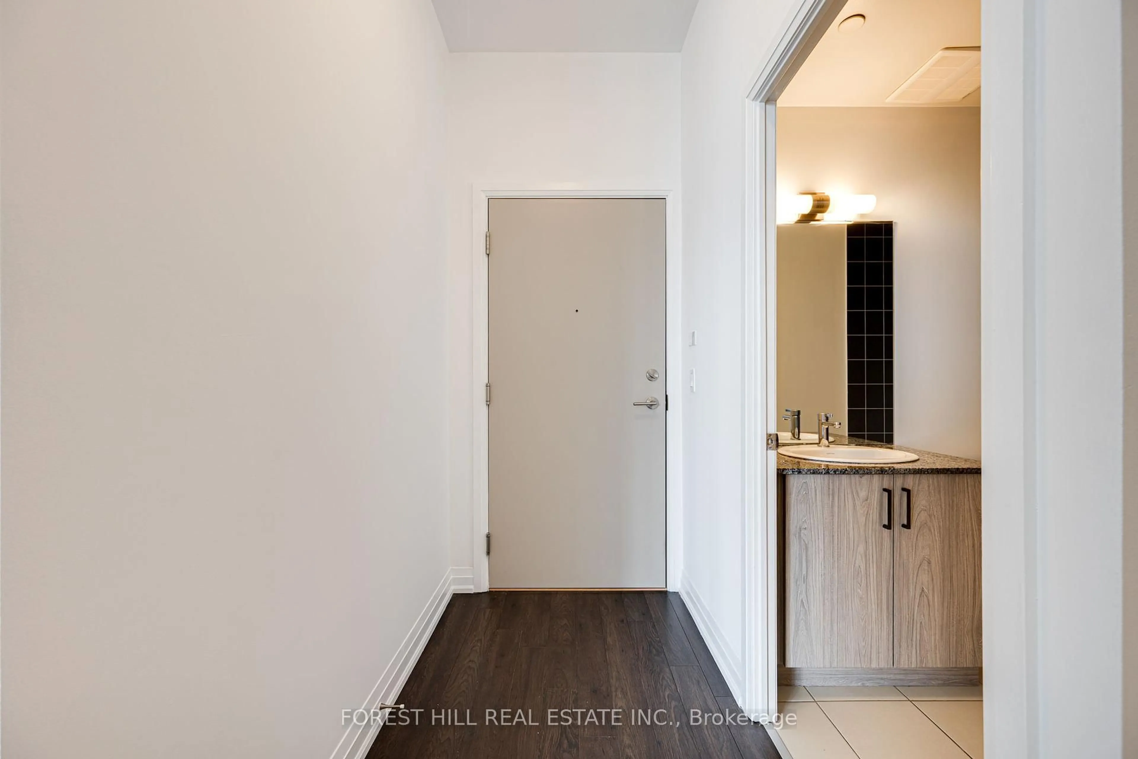 Indoor entryway for 20 Meadowglen Pl #826, Toronto Ontario M1H 2Y5