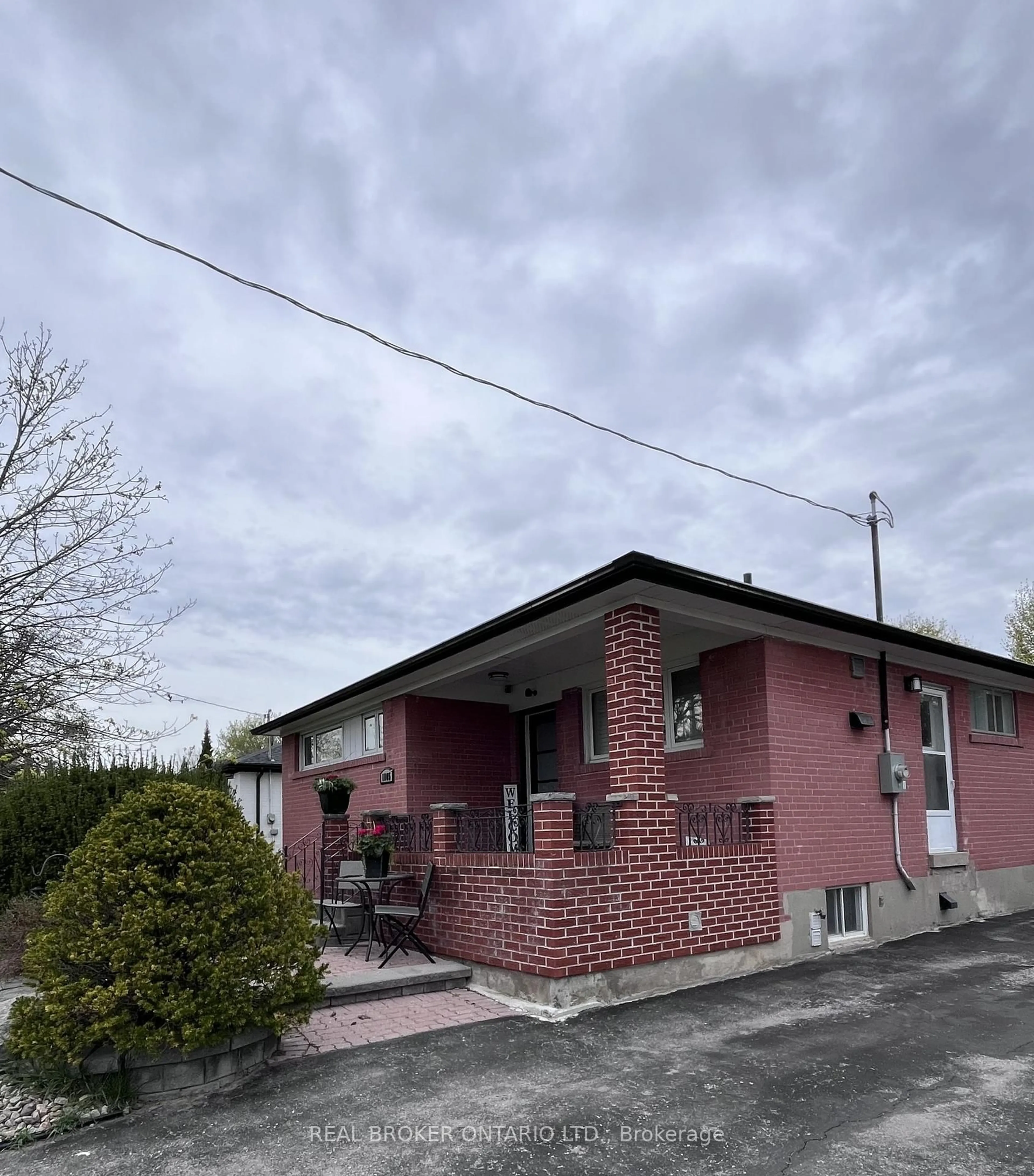 Unknown for 1005 Walton Blvd, Whitby Ontario L1N 3G8