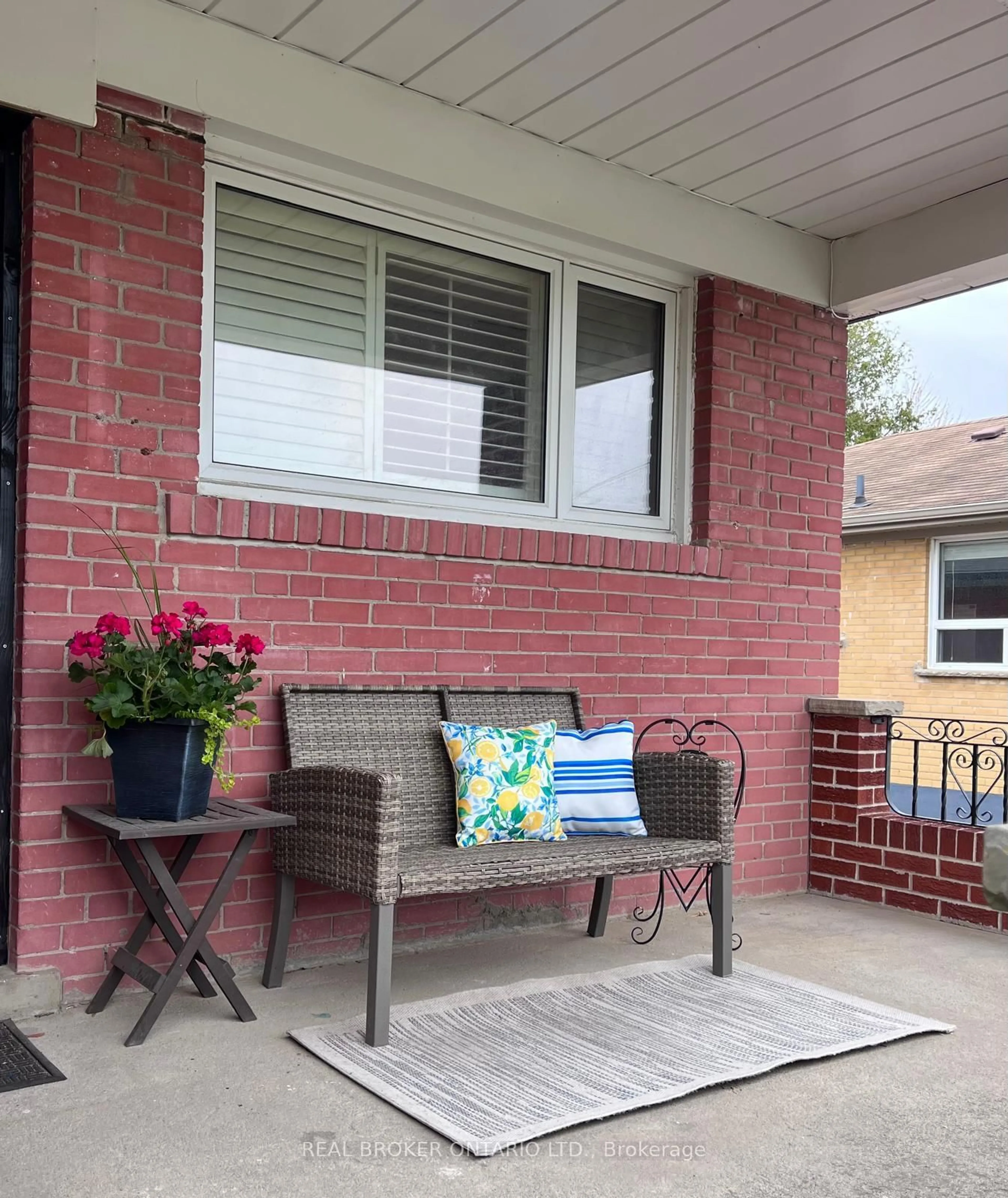 Home with brick exterior material, street for 1005 Walton Blvd, Whitby Ontario L1N 3G8