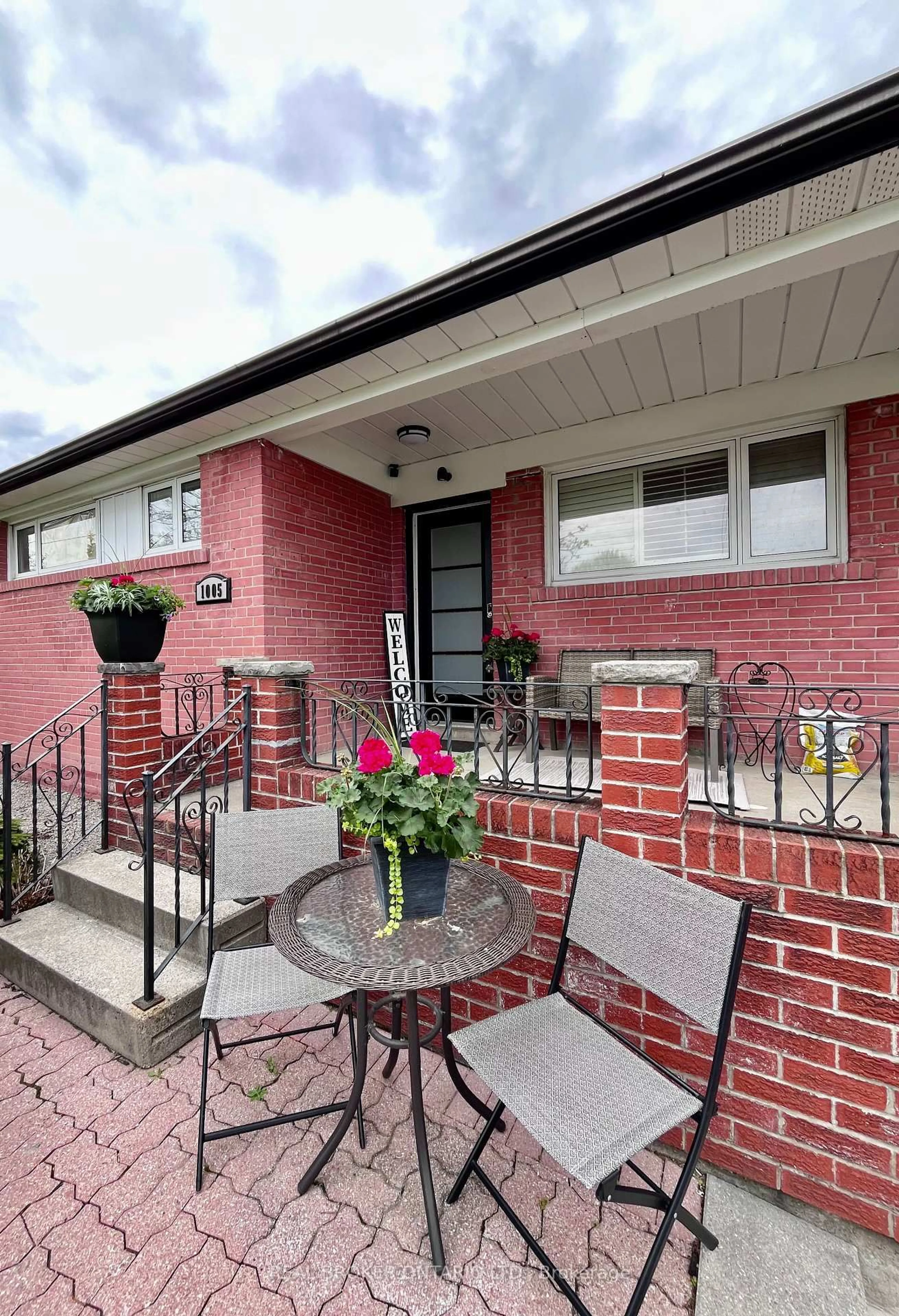 Home with brick exterior material, street for 1005 Walton Blvd, Whitby Ontario L1N 3G8