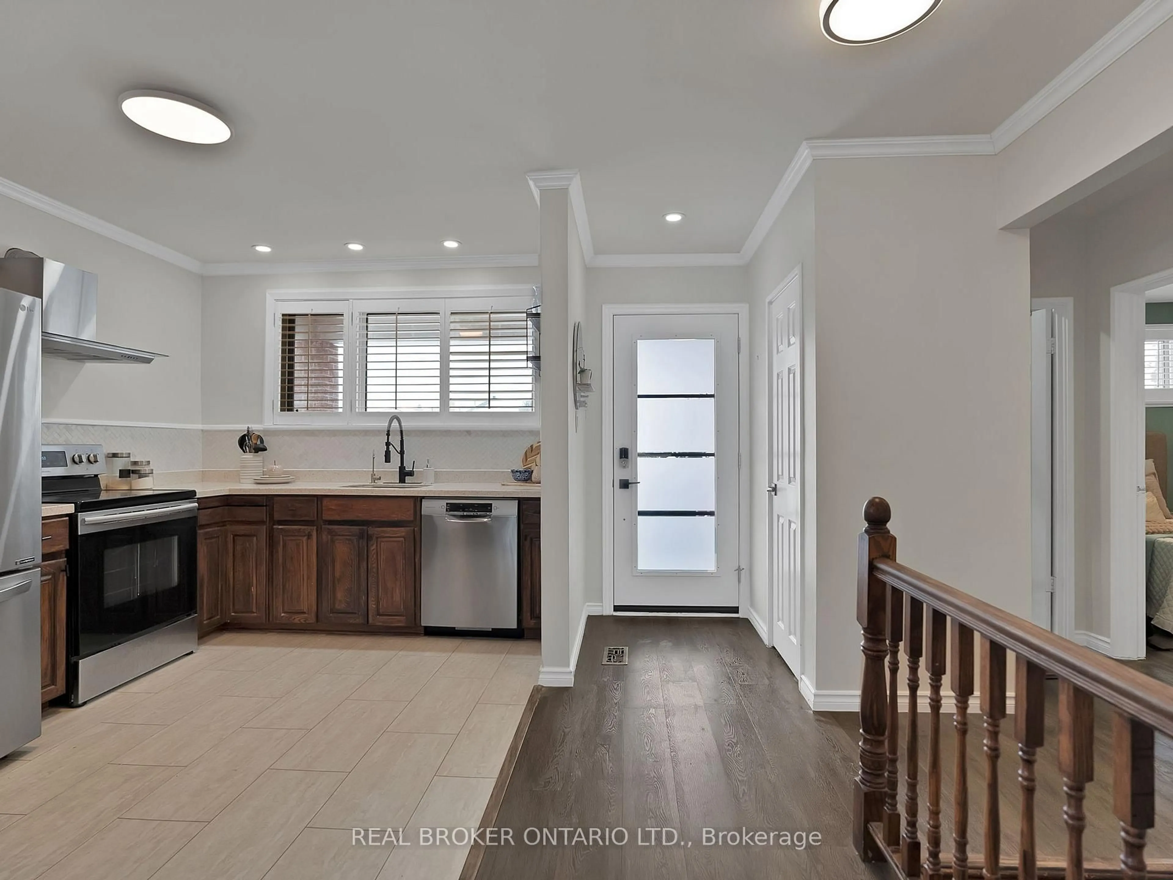 Open concept kitchen, unknown for 1005 Walton Blvd, Whitby Ontario L1N 3G8
